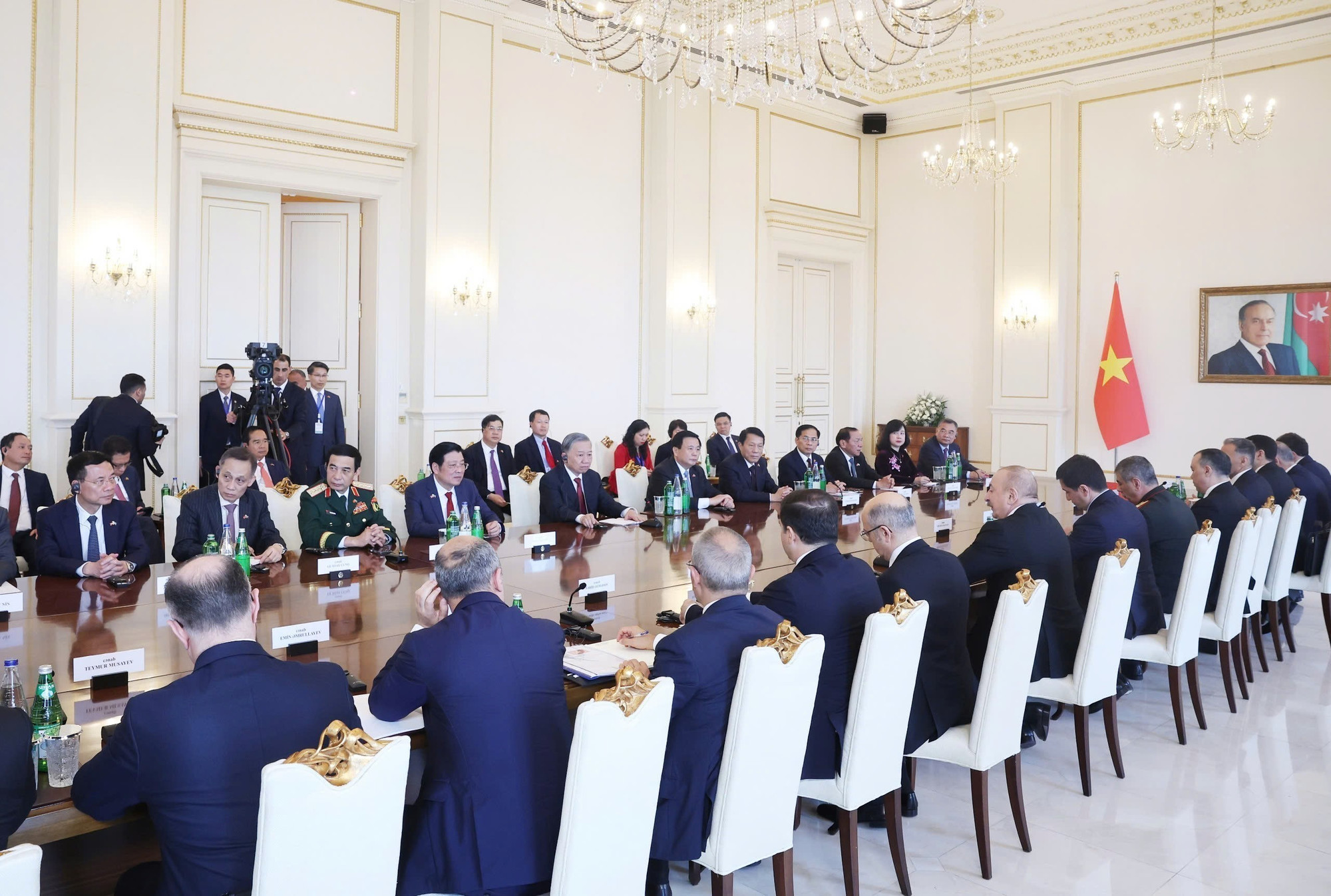 Tổng Bí thư Tô Lâm hội đàm cấp Nhà nước với Tổng thống Azerbaijan Ilham Aliyev. (Ảnh: Thống Nhất/TTXVN)