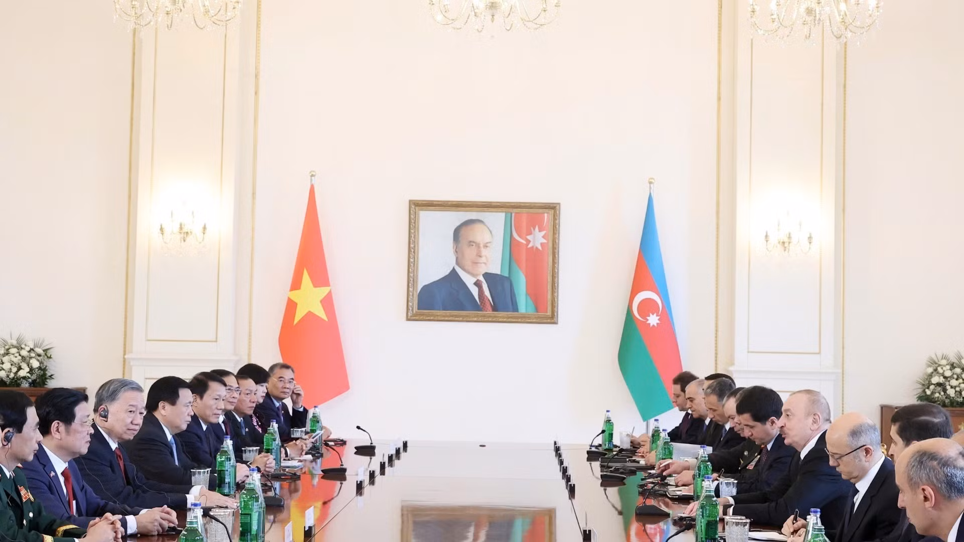 Tổng Bí thư Tô Lâm hội đàm cấp Nhà nước với Tổng thống Azerbaijan Ilham Aliyev. (Ảnh: Thống Nhất/TTXVN)