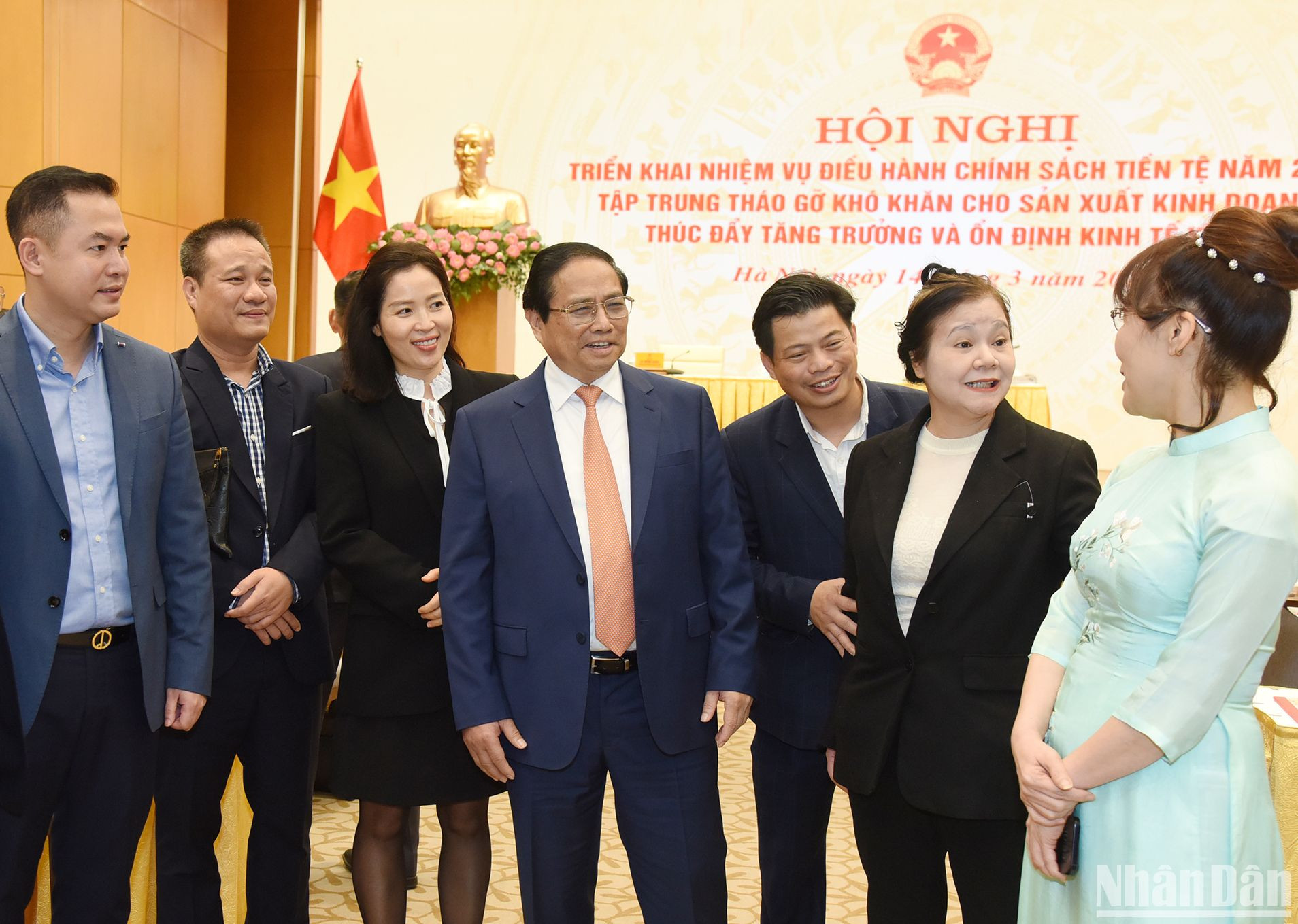 Thủ tướng Phạm Minh Chính với các đại biểu dự hội nghị.