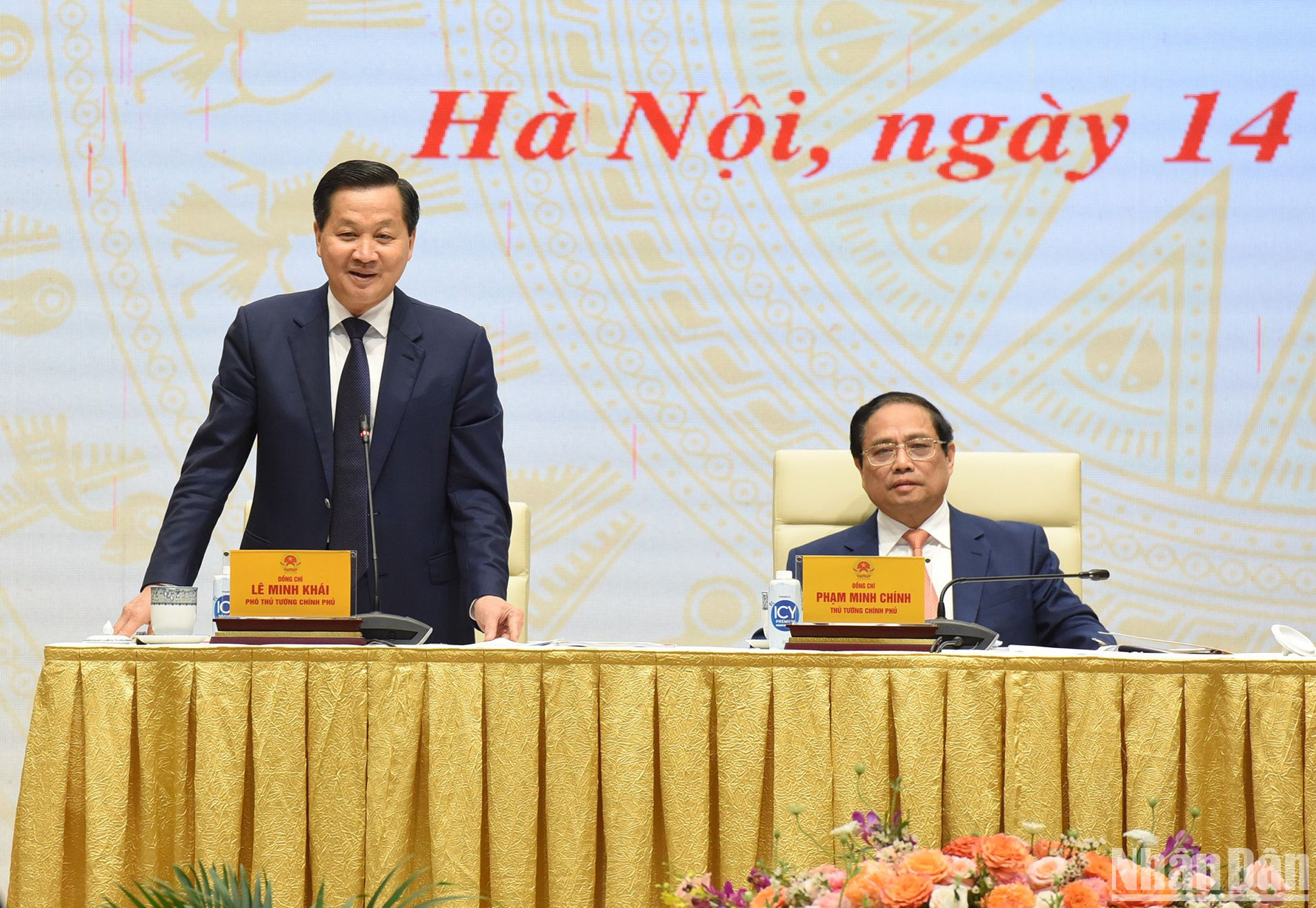 Phó Thủ tướng Lê Minh Khái điều hành hội nghị.