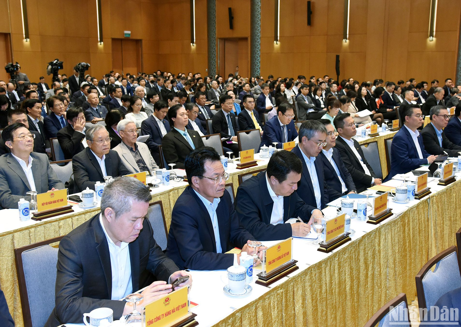 Đại diện các doanh nghiệp, tổ chức tín dụng dự hội nghị.