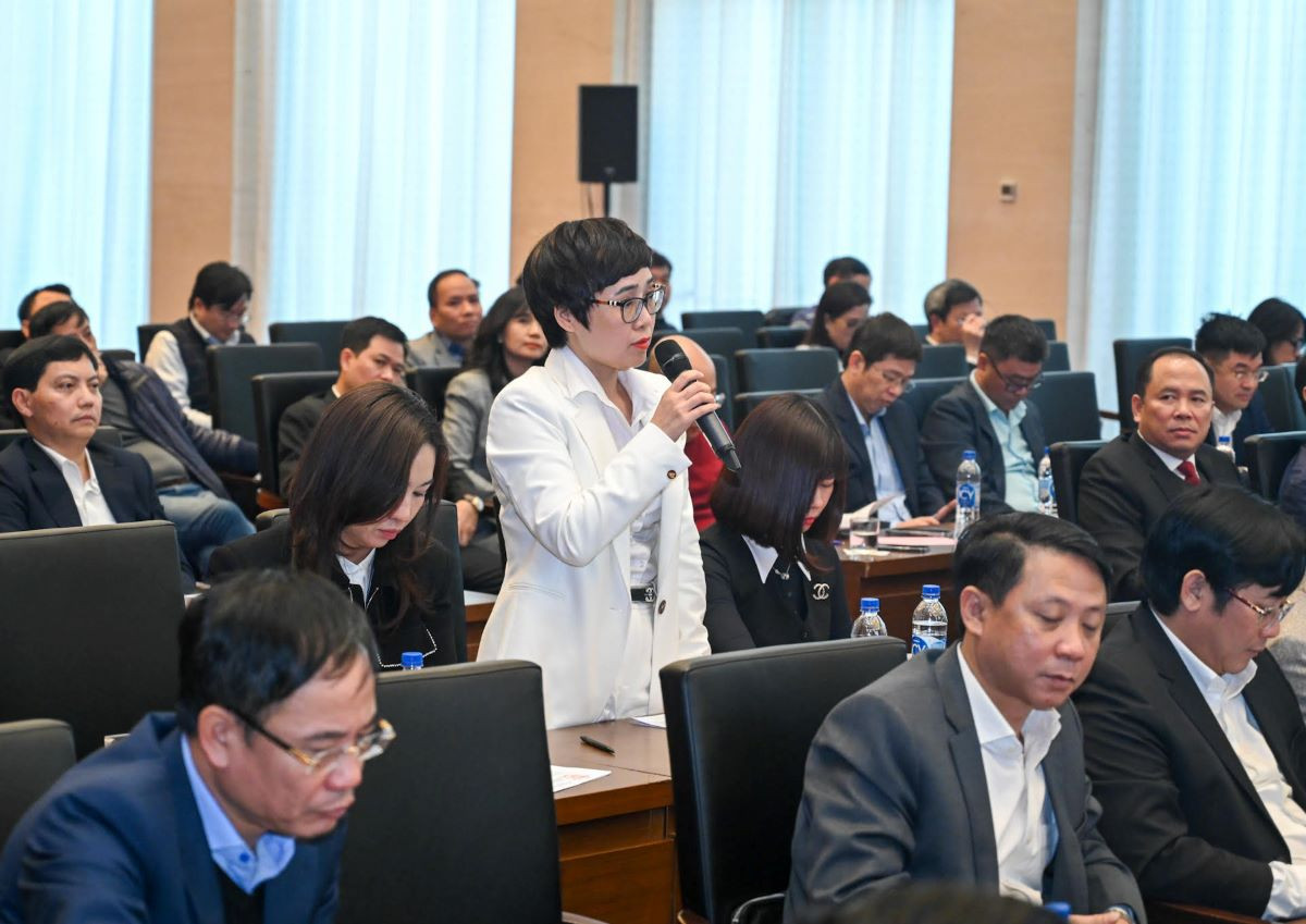 Tổng Biên tập Báo Tin tức Ninh Hồng Nga phát biểu tại buổi lễ.