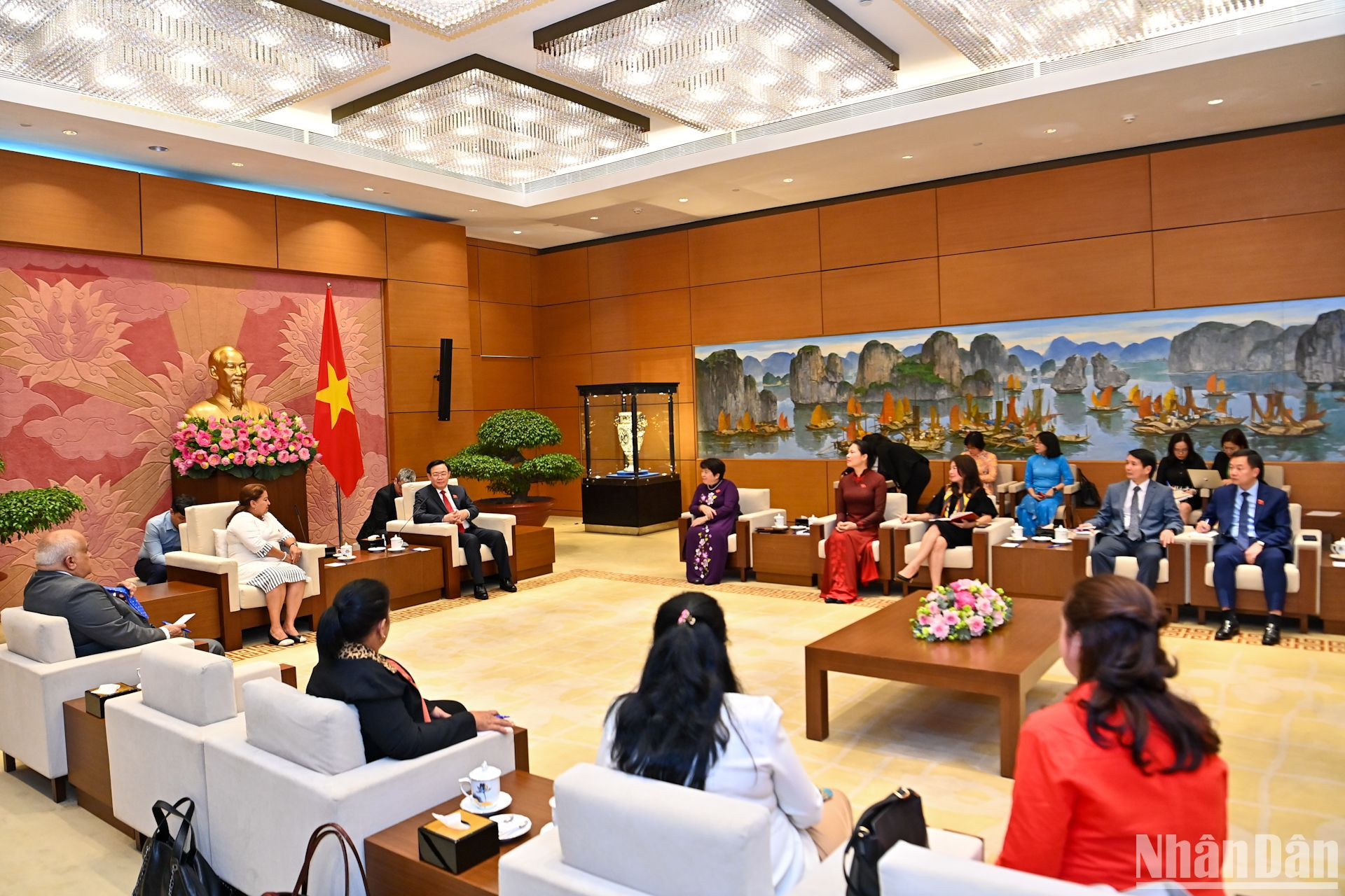 Quang cảnh buổi tiếp tại Nhà Quốc hội. Quang cảnh buổi tiếp tại Nhà Quốc hội.