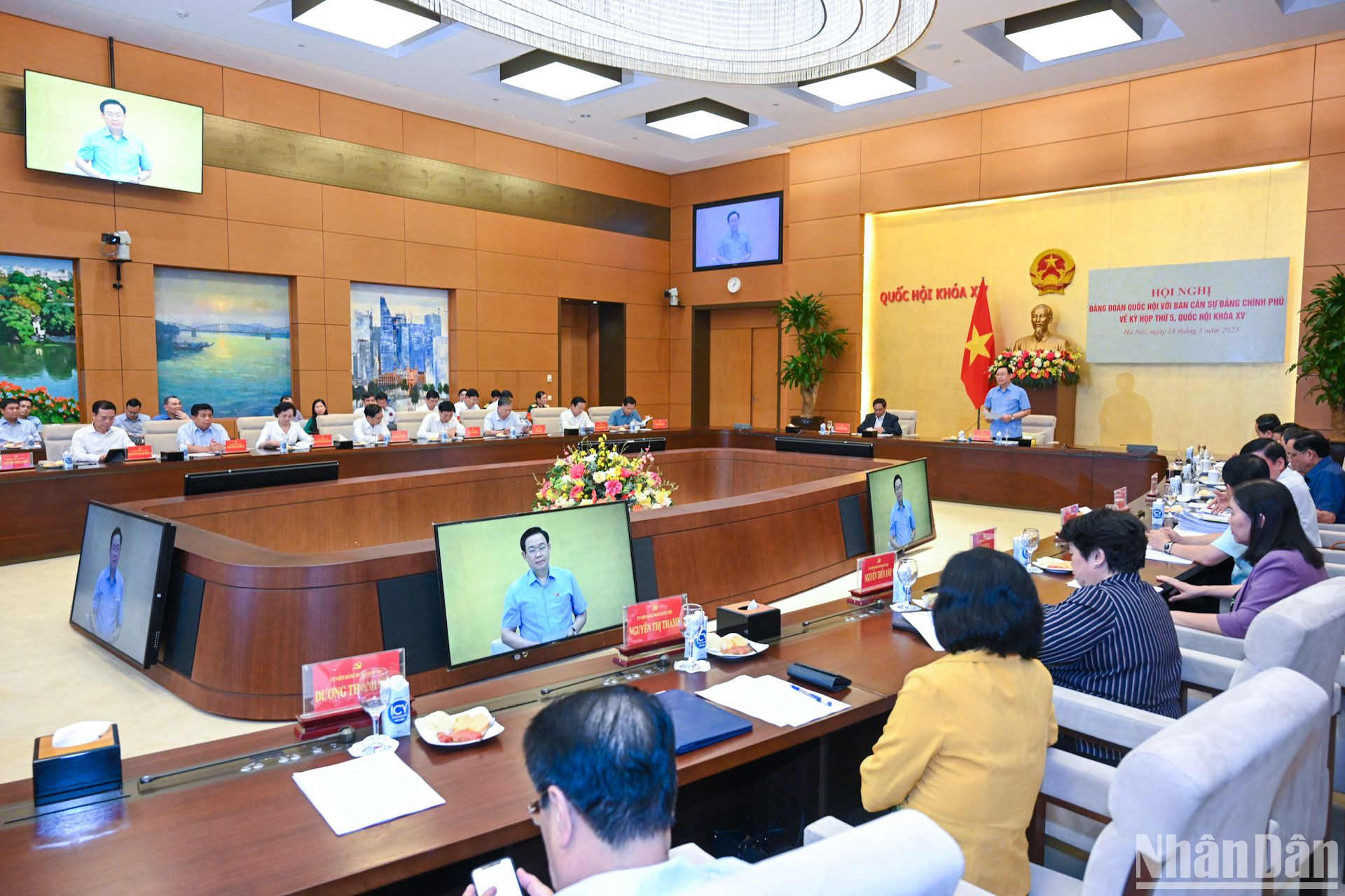 Quang cảnh hội nghị tại Nhà Quốc hội.