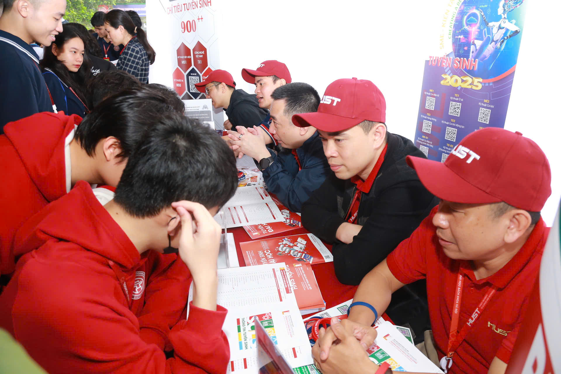 Khu vực tư vấn tuyển sinh.