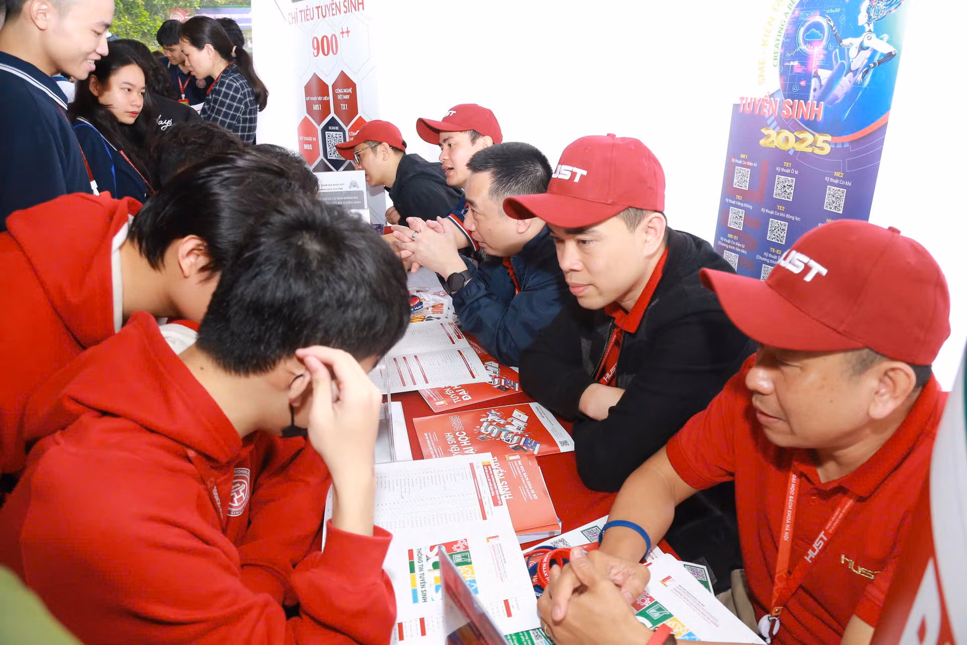 Khu vực tư vấn tuyển sinh.