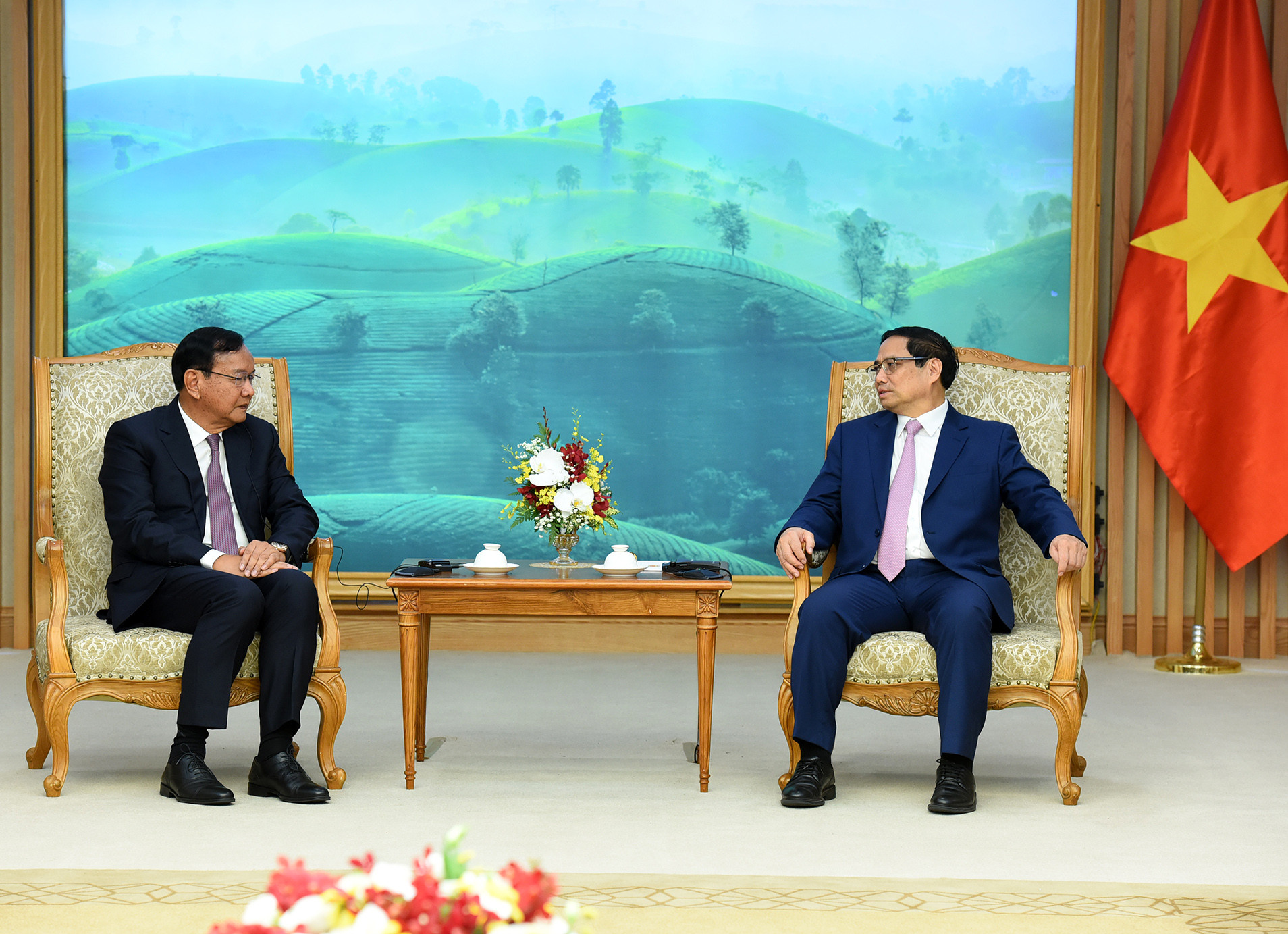 Thủ tướng Phạm Minh Chính tiếp Trưởng Ban Đối ngoại Trung ương Đảng Nhân dân Campuchia Prak Sokhonn.