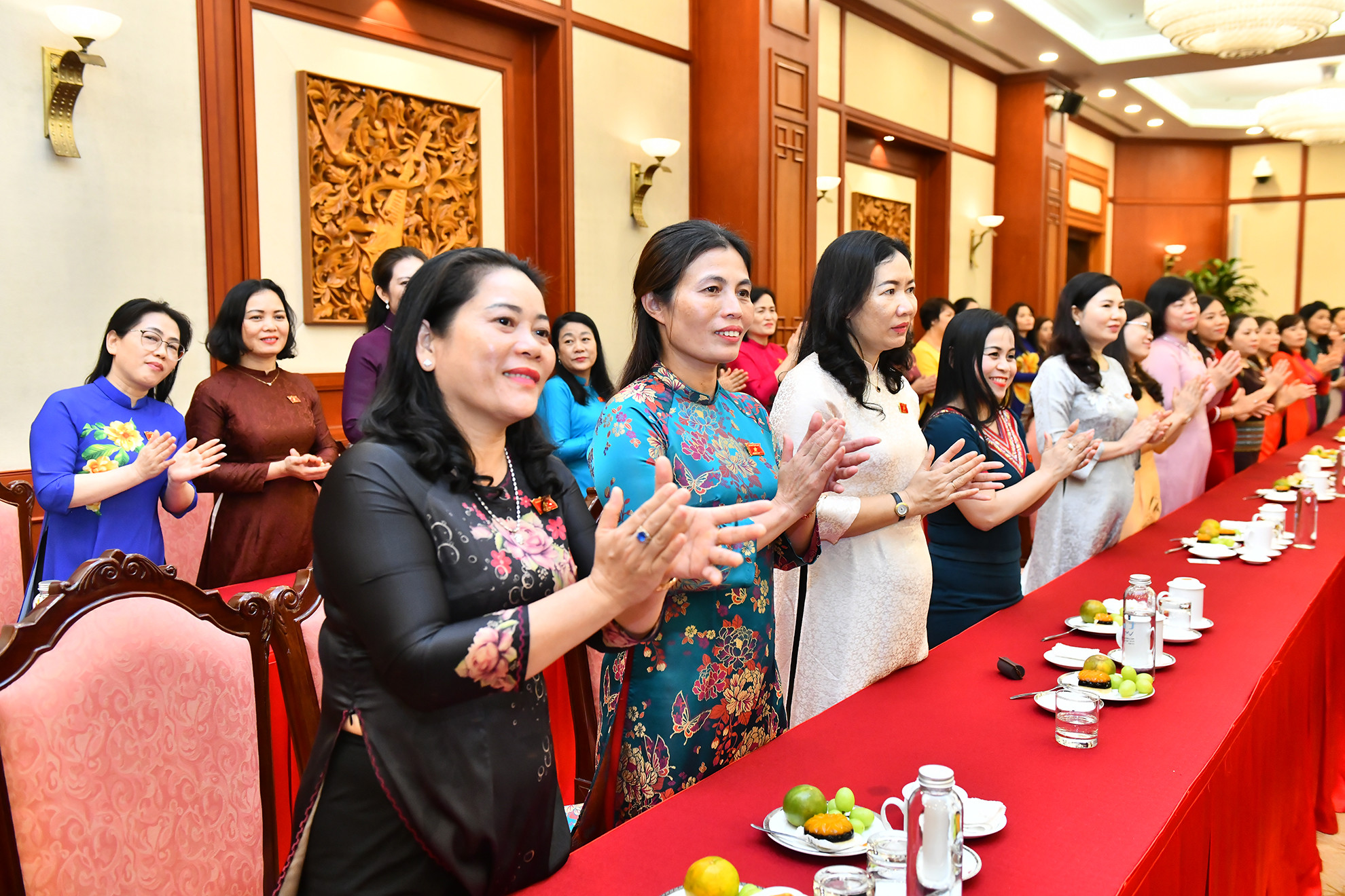 Các nữ đại biểu Quốc hội Việt Nam tham dự cuộc gặp mặt.