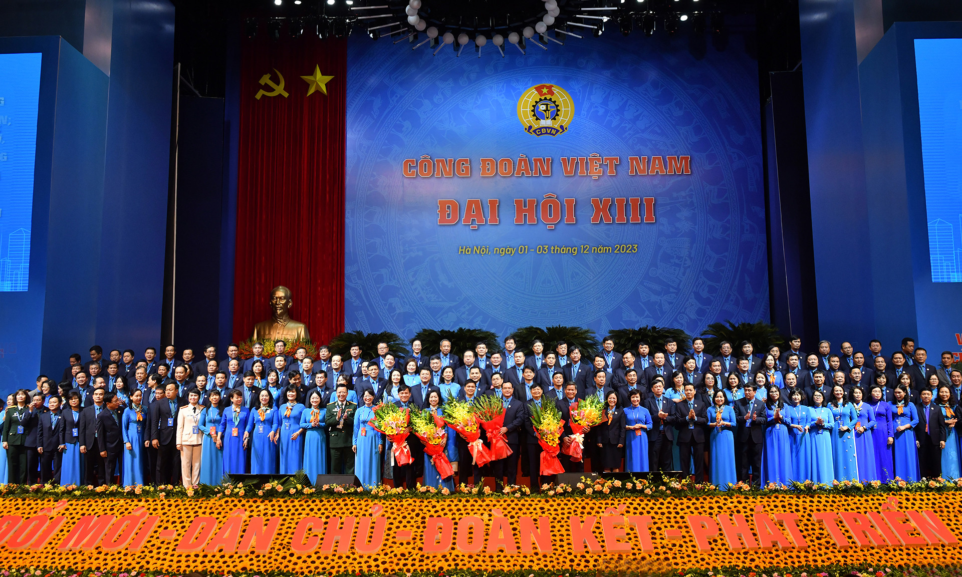 Ban Chấp hành Tổng Liên đoàn Lao động Việt Nam khóa XIII, nhiệm kỳ 2023-2028 ra mắt Đại hội.