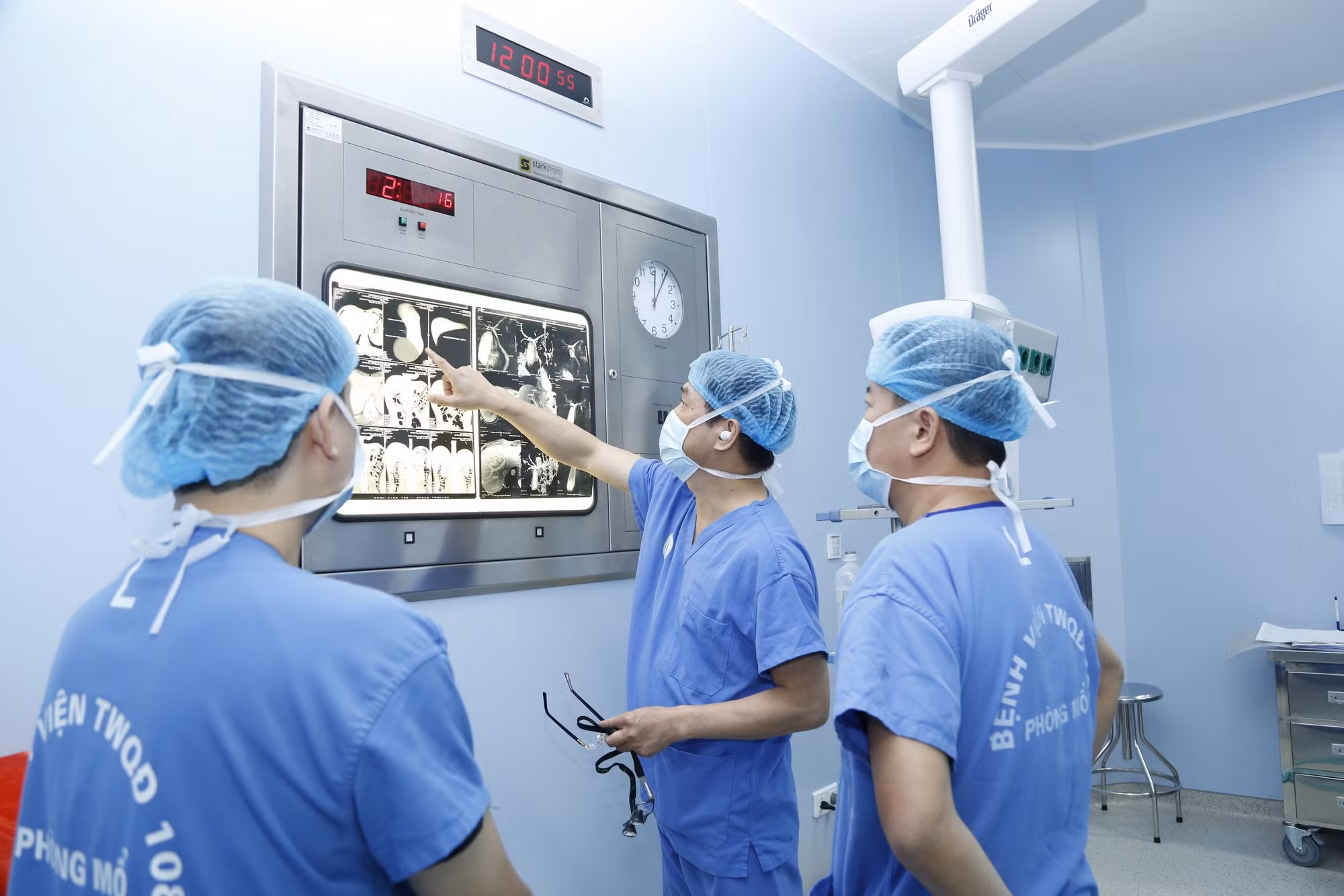 Các bác sĩ Bệnh viện Trung ương Quân đội 108 chinh phục nhiều đỉnh cao trong lĩnh vực ghép tạng. Các bác sĩ Bệnh viện Trung ương Quân đội 108 chinh phục nhiều đỉnh cao trong lĩnh vực ghép tạng.
