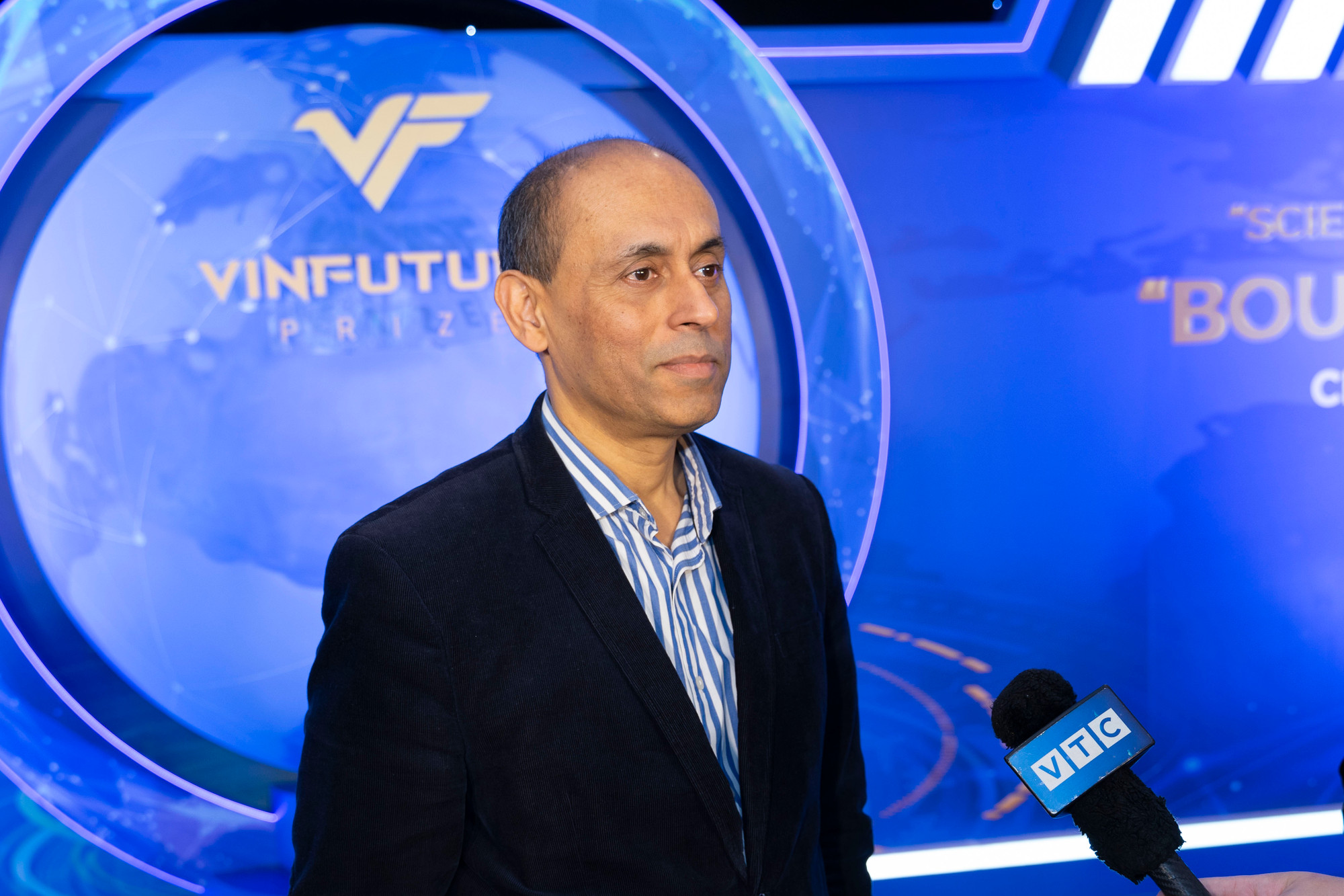 Giáo sư Dutta. Giáo sư Dutta.