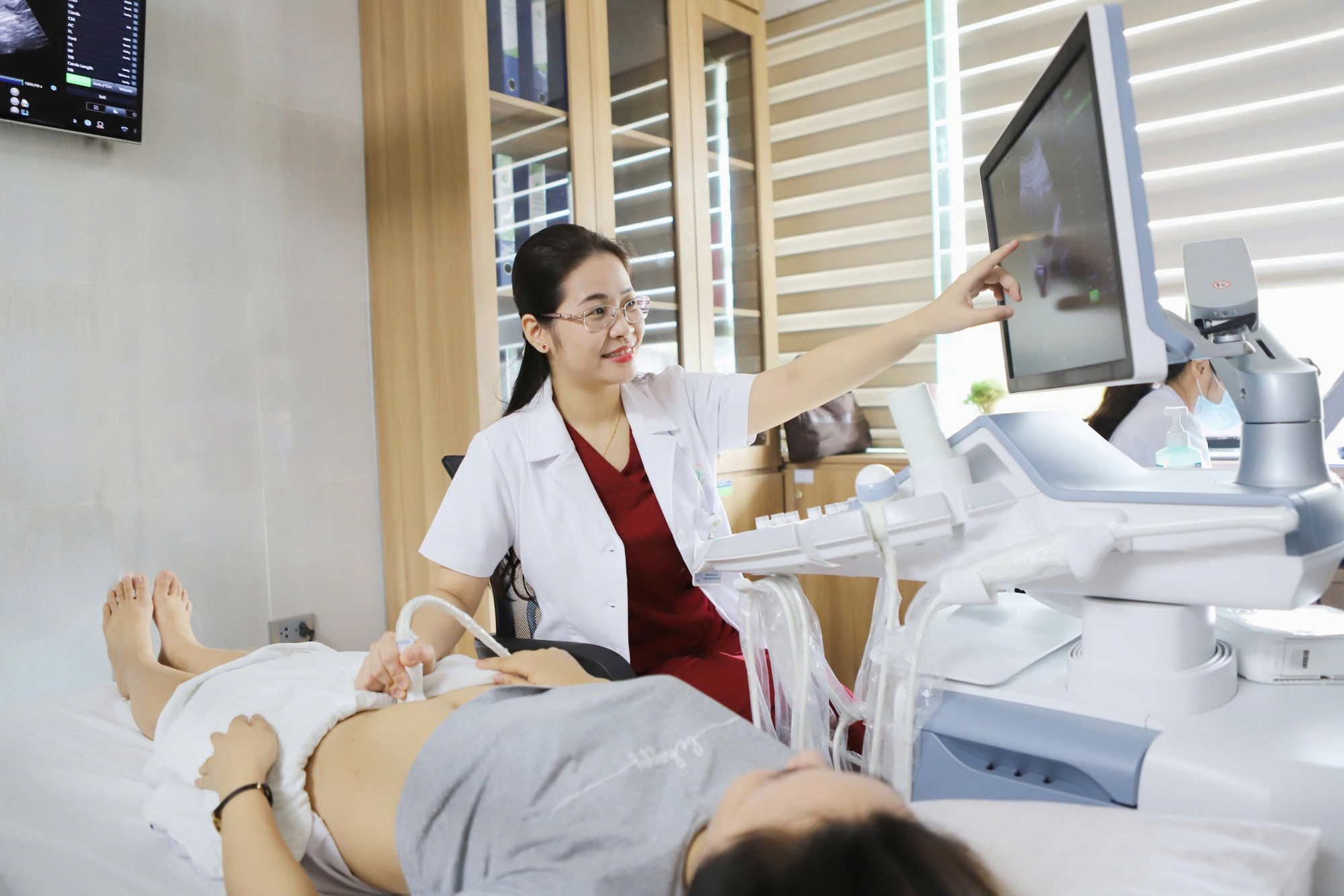 Tiến sĩ, bác sĩ Đinh Thúy Linh - Phó Giám đốc Bệnh viện Phụ sản Hà Nội, Giám đốc Trung tâm sàng lọc, chẩn đoán trước sinh và sơ sinh nhấn mạnh việc tầm soát trước sinh.