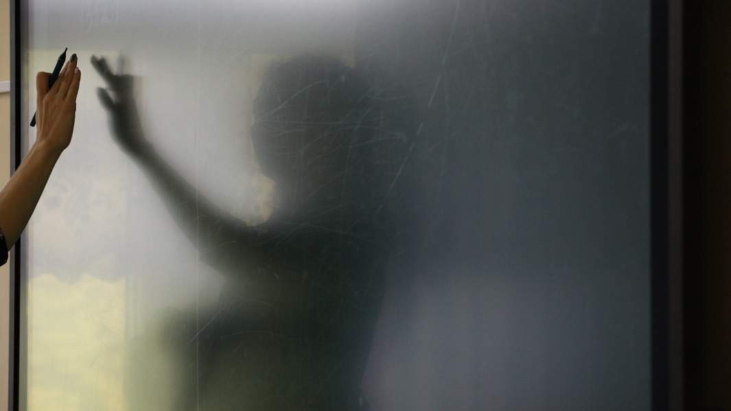 Bà Svetlana xấu hổ không biết chia sẻ nỗi đau của mình với ai. Bà Svetlana xấu hổ không biết chia sẻ nỗi đau của mình với ai.