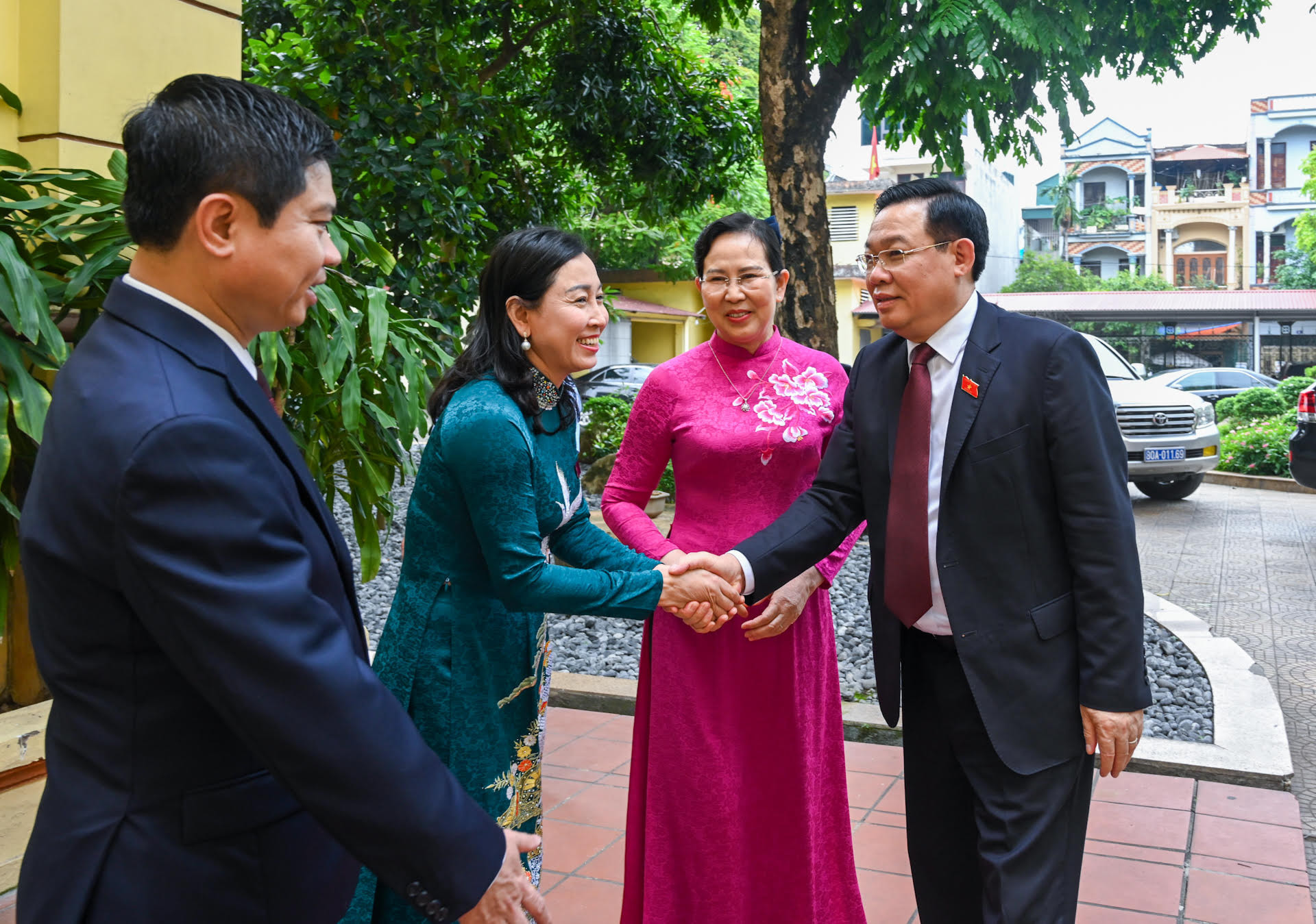 Chủ tịch Quốc hội Vương Đình Huệ với các đồng chí lãnh đạo chủ chốt tỉnh Hà Nam.