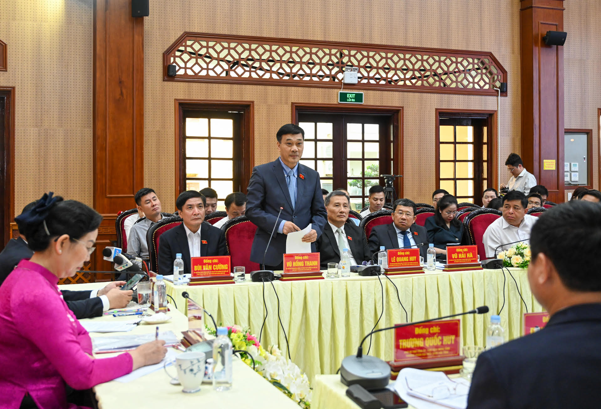 Chủ nhiệm Ủy ban Kinh tế Vũ Hồng Thanh phát biểu tại buổi làm việc.