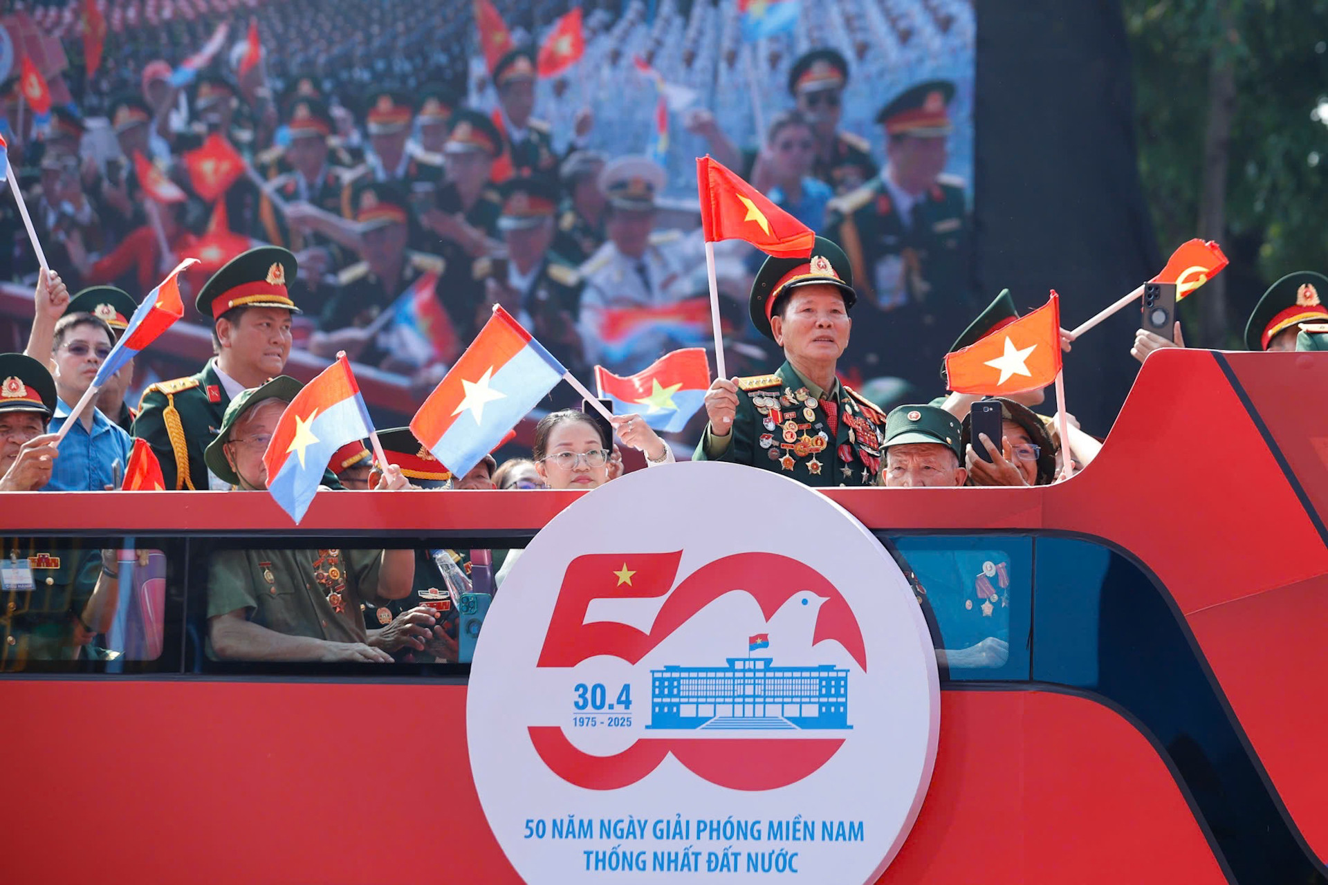 Lễ Kỷ niệm 50 năm Ngày Giải phóng miền nam, thống nhất đất nước ảnh 216 Lễ Kỷ niệm 50 năm Ngày Giải phóng miền nam, thống nhất đất nước ảnh 216