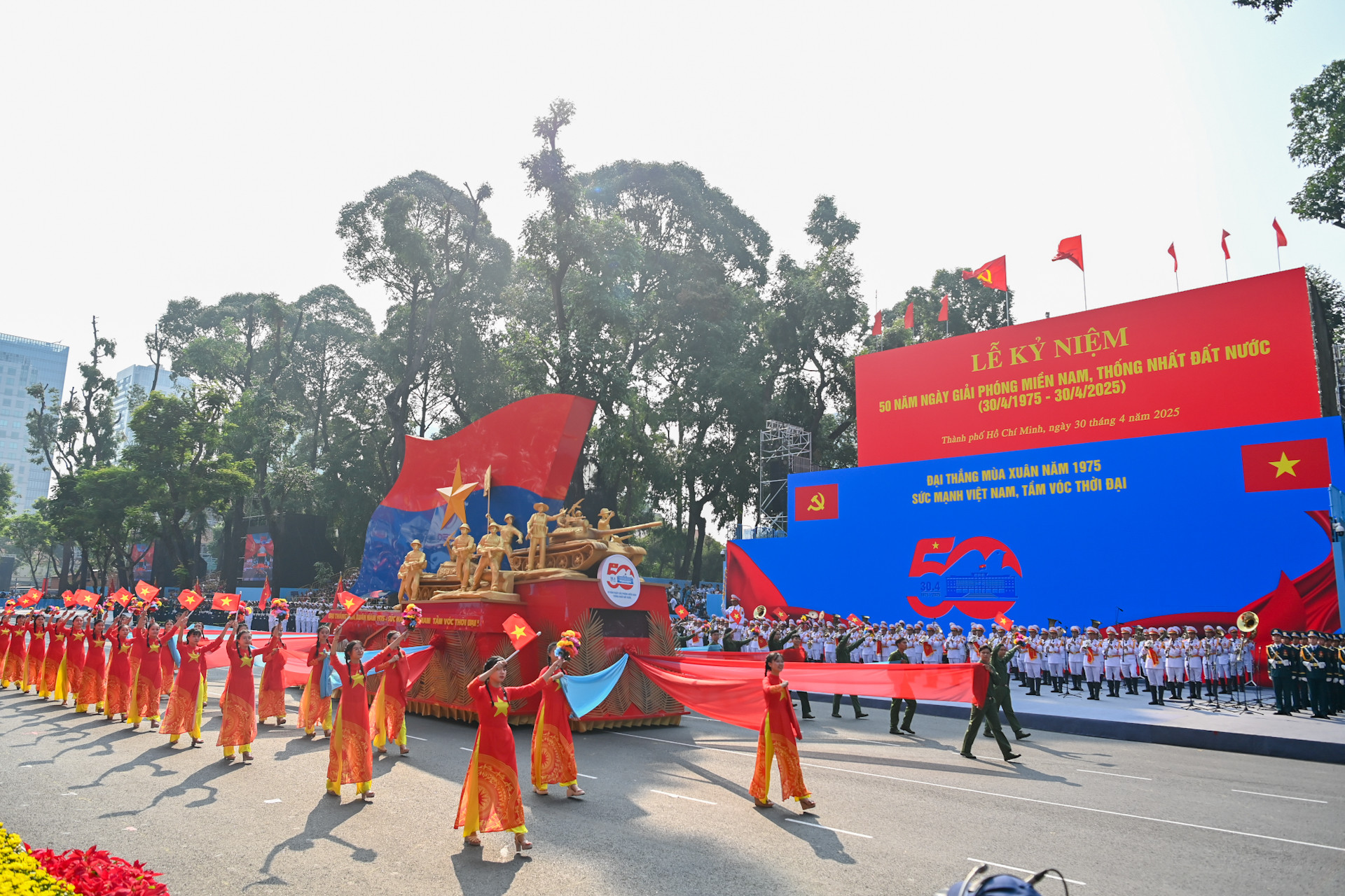 Lễ Kỷ niệm 50 năm Ngày Giải phóng miền nam, thống nhất đất nước ảnh 40 Lễ Kỷ niệm 50 năm Ngày Giải phóng miền nam, thống nhất đất nước ảnh 40