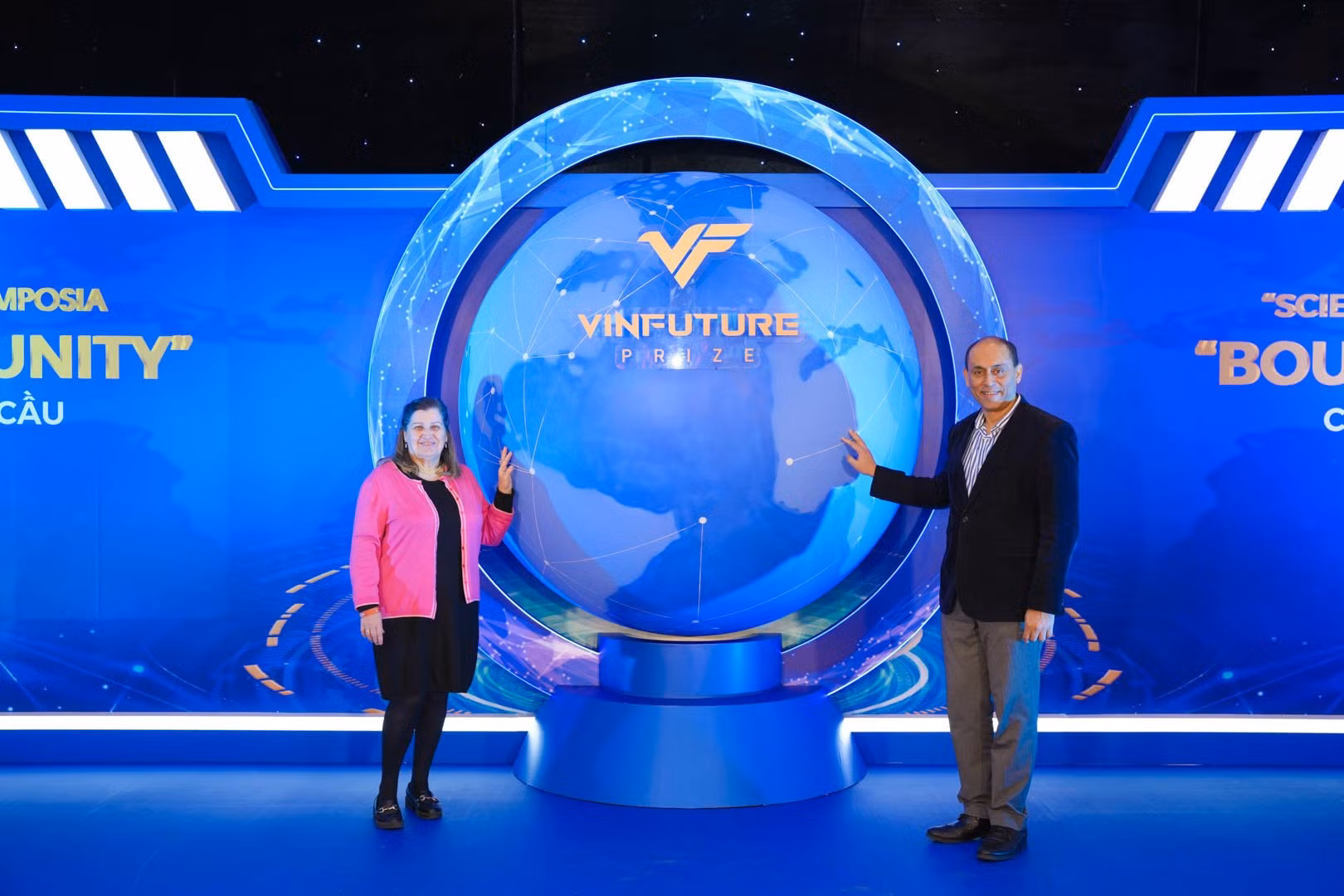 Giáo sư Dutta giao lưu với các nhà khoa học trên thế giới tại Tuần lễ Khoa học-Công nghệ VinFuture.