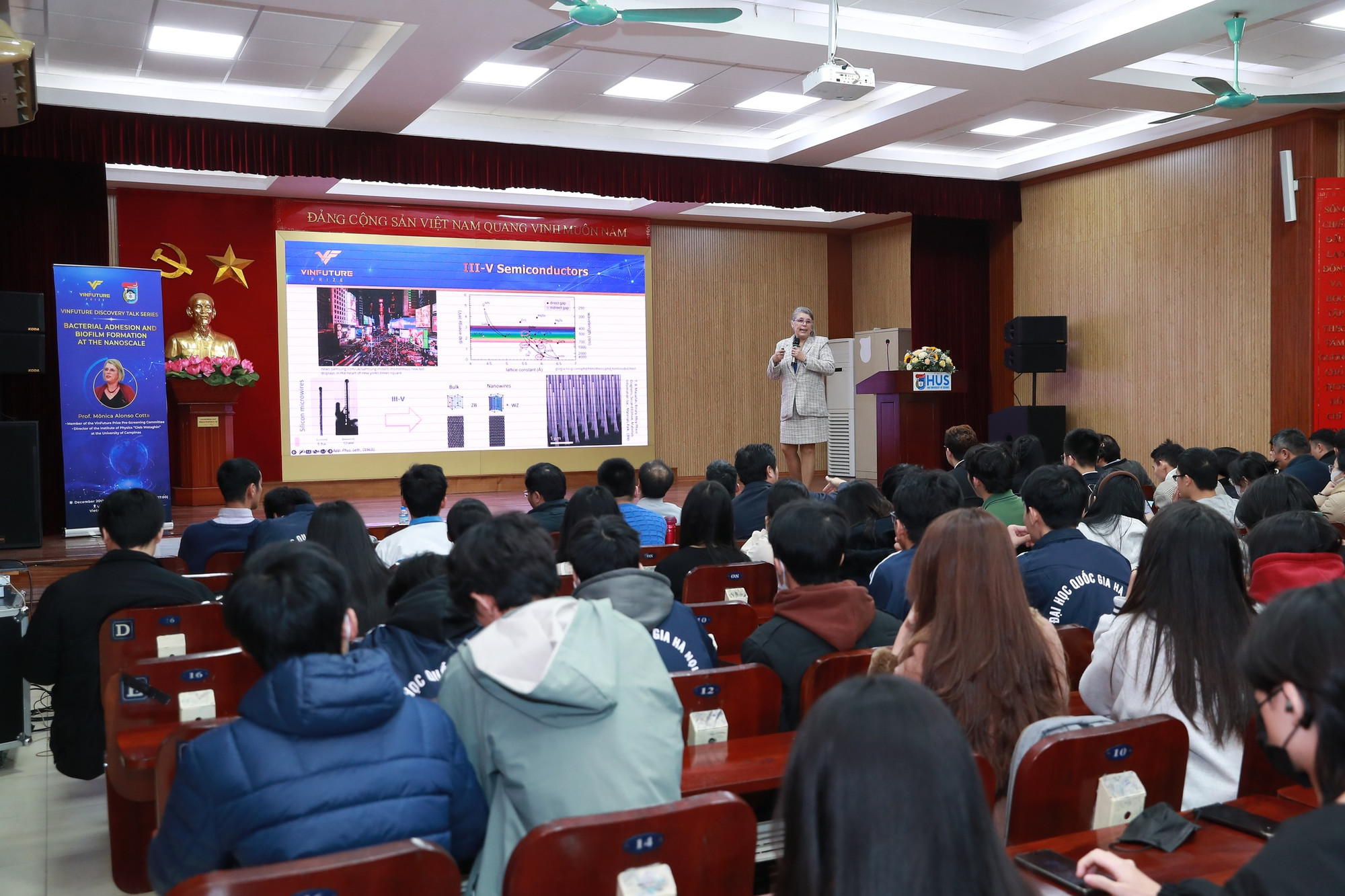 Các nhà khoa học trong nước và quốc tế đề cao vai trò của VinFuture đem đến cơ hội gia tăng trao đổi, kết nối tri thức toàn cầu.