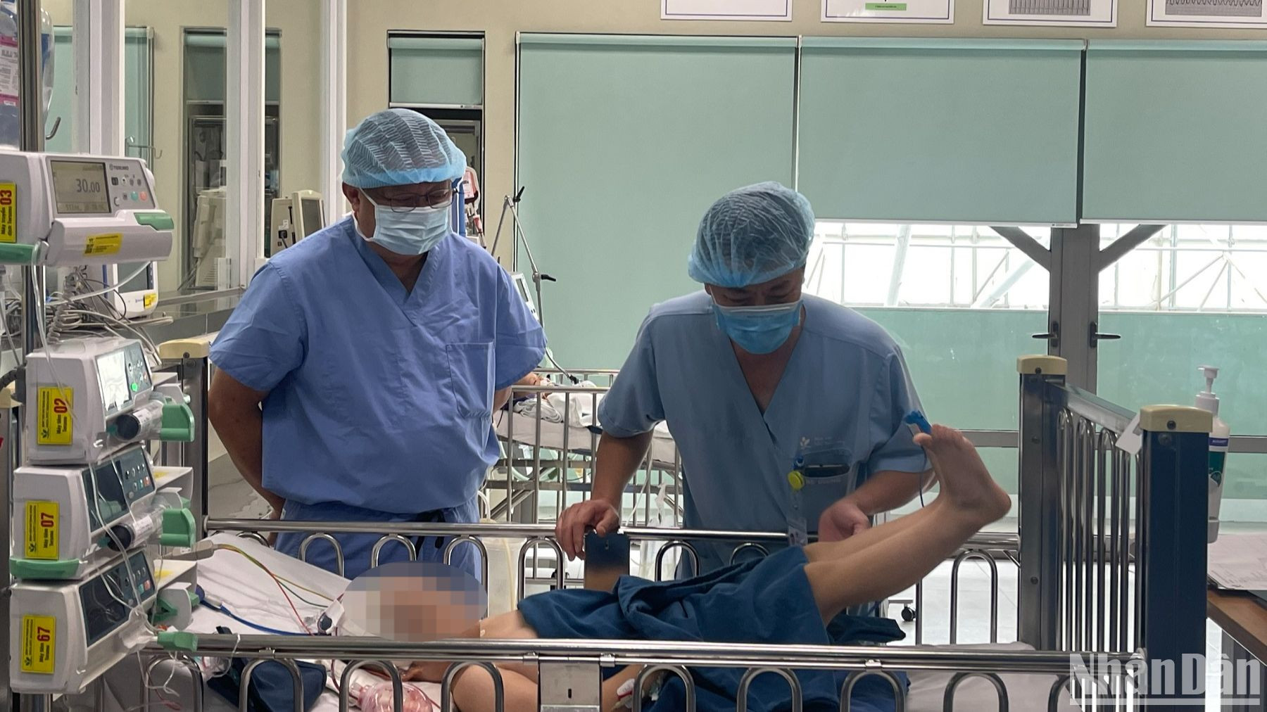 Bệnh nhi cử động sau phẫu thuật, không còn những biểu hiện bất thường của bệnh động kinh. Bệnh nhi cử động sau phẫu thuật, không còn những biểu hiện bất thường của bệnh động kinh.