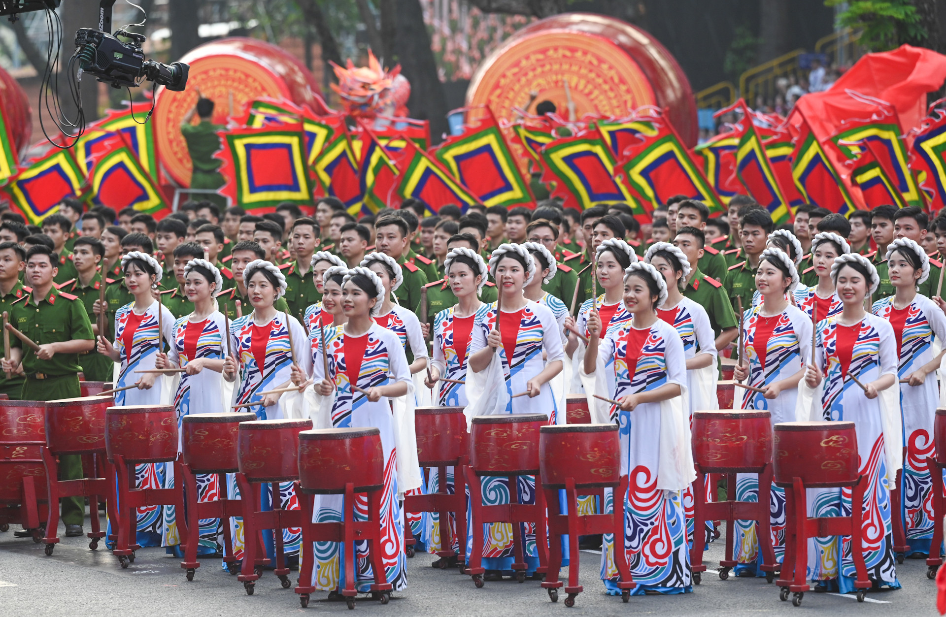 Lễ Kỷ niệm 50 năm Ngày Giải phóng miền nam, thống nhất đất nước ảnh 36 Lễ Kỷ niệm 50 năm Ngày Giải phóng miền nam, thống nhất đất nước ảnh 36