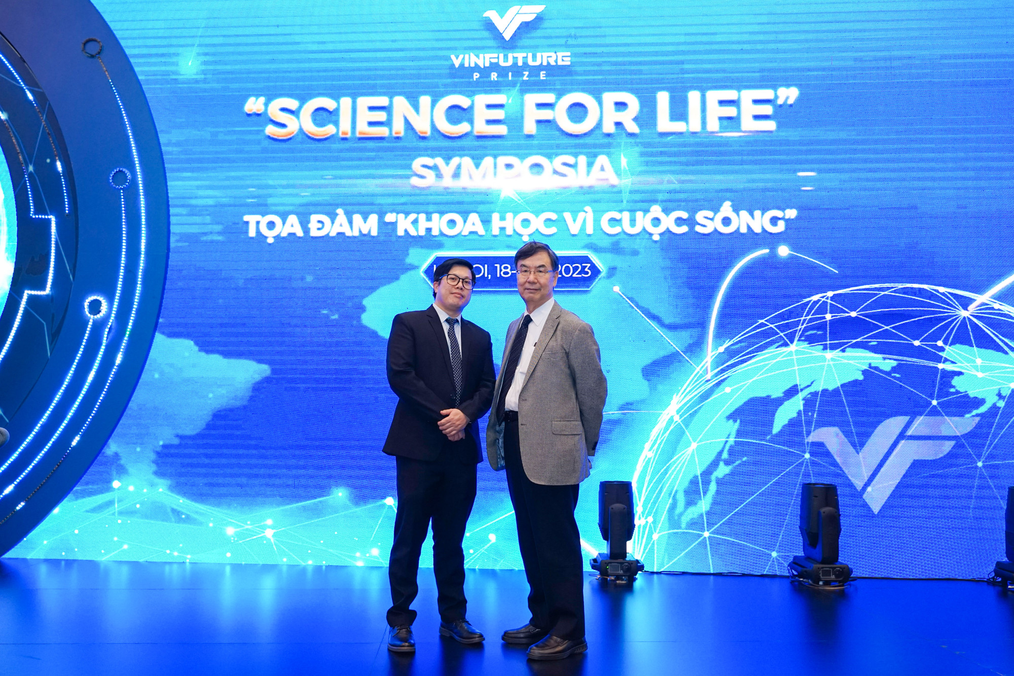 Tiến sĩ Nguyễn Văn Đĩnh và Giáo sư Shimon Sakaguchi là nhà miễn dịch học và Giáo sư xuất sắc tại Trung tâm Nghiên cứu miễn dịch tiên phong (IFReC), Đại học Osaka, Nhật Bản.