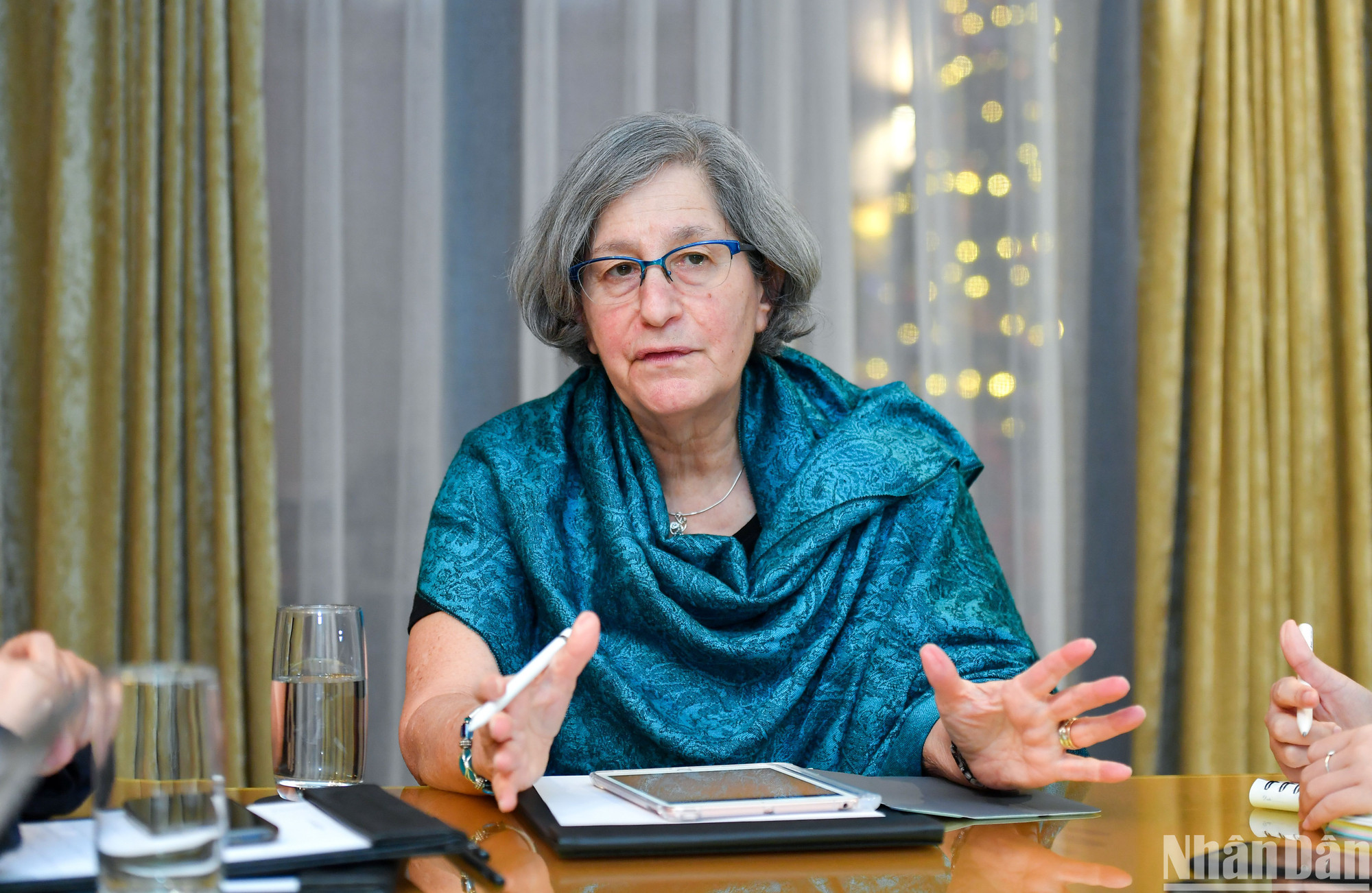 Giáo sư Susan Solomon đã lãnh đạo một nhóm các nhà khoa học thuộc NOAA đến Nam Cực 2 lần để nghiên cứu cơ chế hình thành lỗ thủng tầng ozone, trong đó bà là phụ nữ duy nhất.