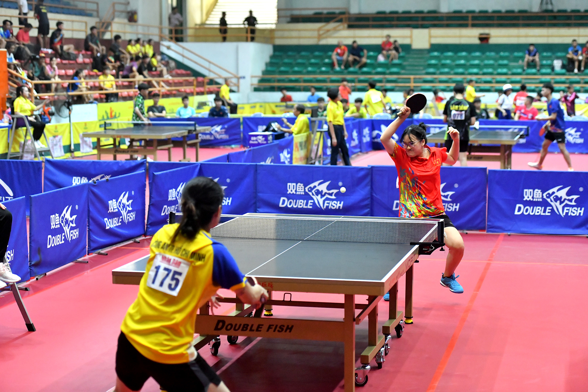 Nội dung đồng đội nữ giữa đội Hải Phòng và đội Công an Thành phố Hồ Chí Minh.