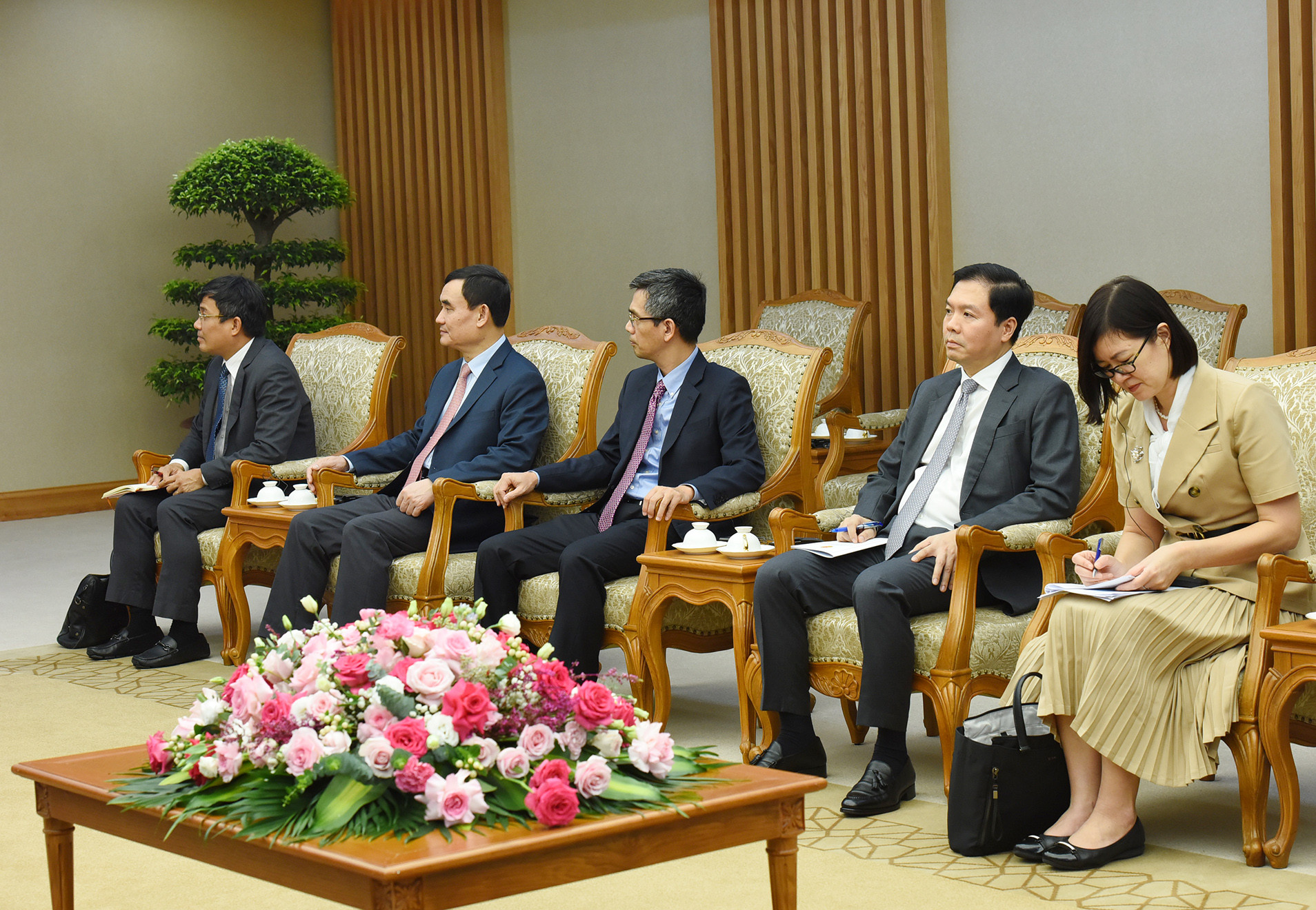 Đại diện lãnh đạo các bộ, ban, ngành tham dự buổi tiếp.