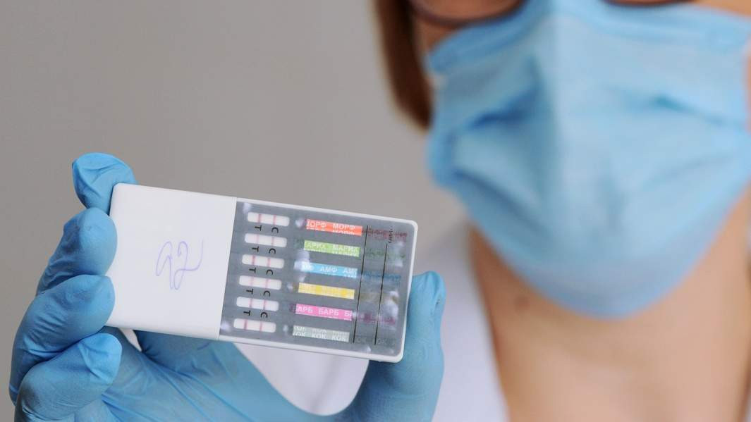 Nhiều người mẹ suy sụp khi biết con mình vướng vào ma túy. Nhiều người mẹ suy sụp khi biết con mình vướng vào ma túy.