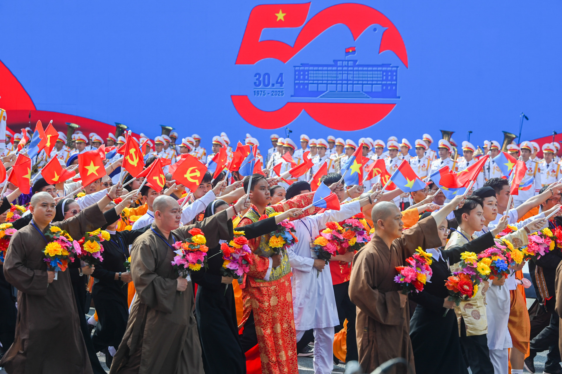 Lễ Kỷ niệm 50 năm Ngày Giải phóng miền nam, thống nhất đất nước ảnh 220 Lễ Kỷ niệm 50 năm Ngày Giải phóng miền nam, thống nhất đất nước ảnh 220