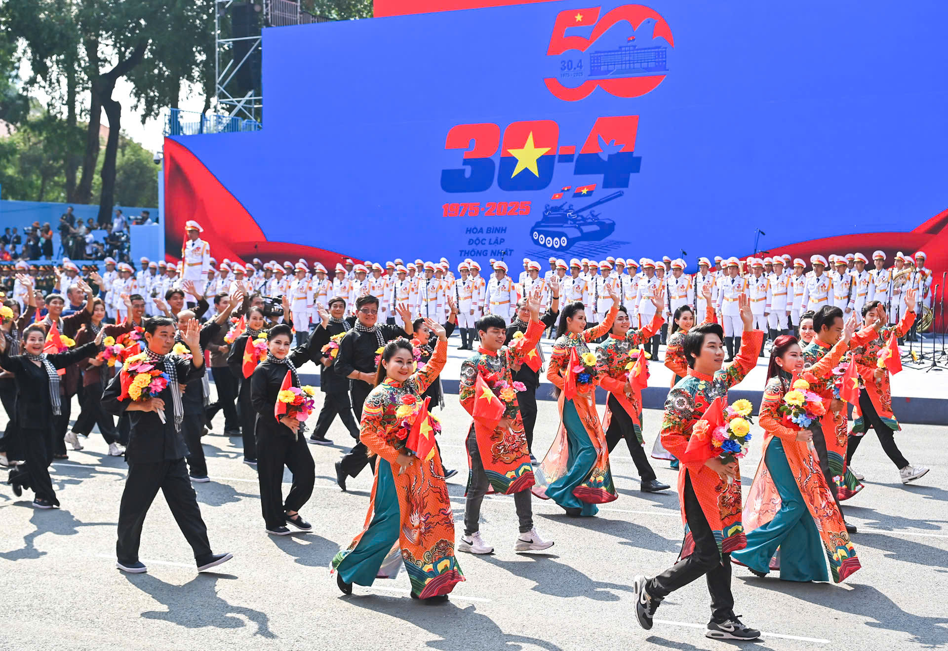 Lễ Kỷ niệm 50 năm Ngày Giải phóng miền nam, thống nhất đất nước ảnh 231 Lễ Kỷ niệm 50 năm Ngày Giải phóng miền nam, thống nhất đất nước ảnh 231