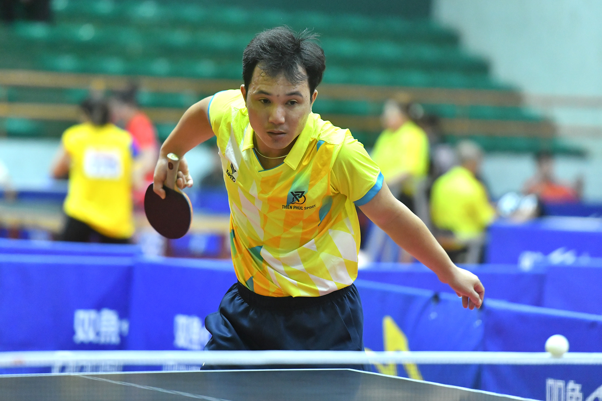 Pha tấn công của VĐV đội Đà Nẵng 1 trong trận đồng đội nam với đội Công an Thành phố Hồ Chí Minh 1.