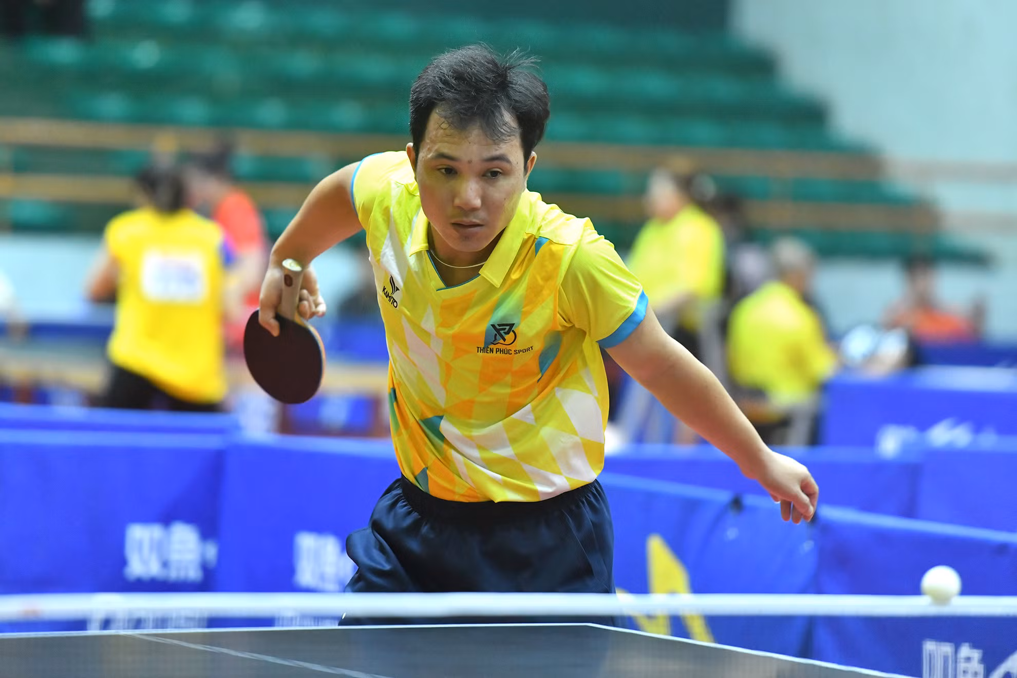 Pha tấn công của VĐV đội Đà Nẵng 1 trong trận đồng đội nam với đội Công an Thành phố Hồ Chí Minh 1.