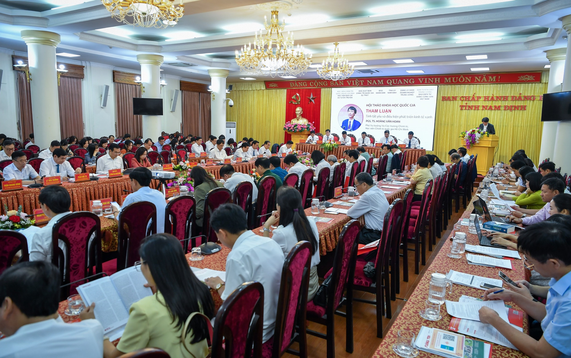 Hội thảo khoa học quốc gia với chủ đề “Phát triển kinh tế xanh - Lý luận và thực tiễn” nhận được 168 bài viết của các nhà khoa học, nhà quản lý, bộ, ngành, địa phương.