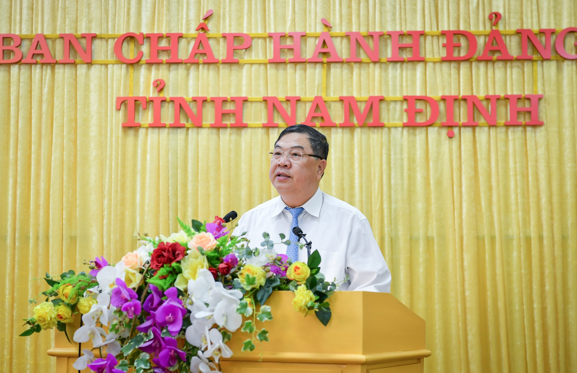 Đồng chí Phạm Gia Túc, Ủy viên Trung ương Đảng, Bí thư Tỉnh ủy Nam Định phát biểu chào mừng hội thảo.