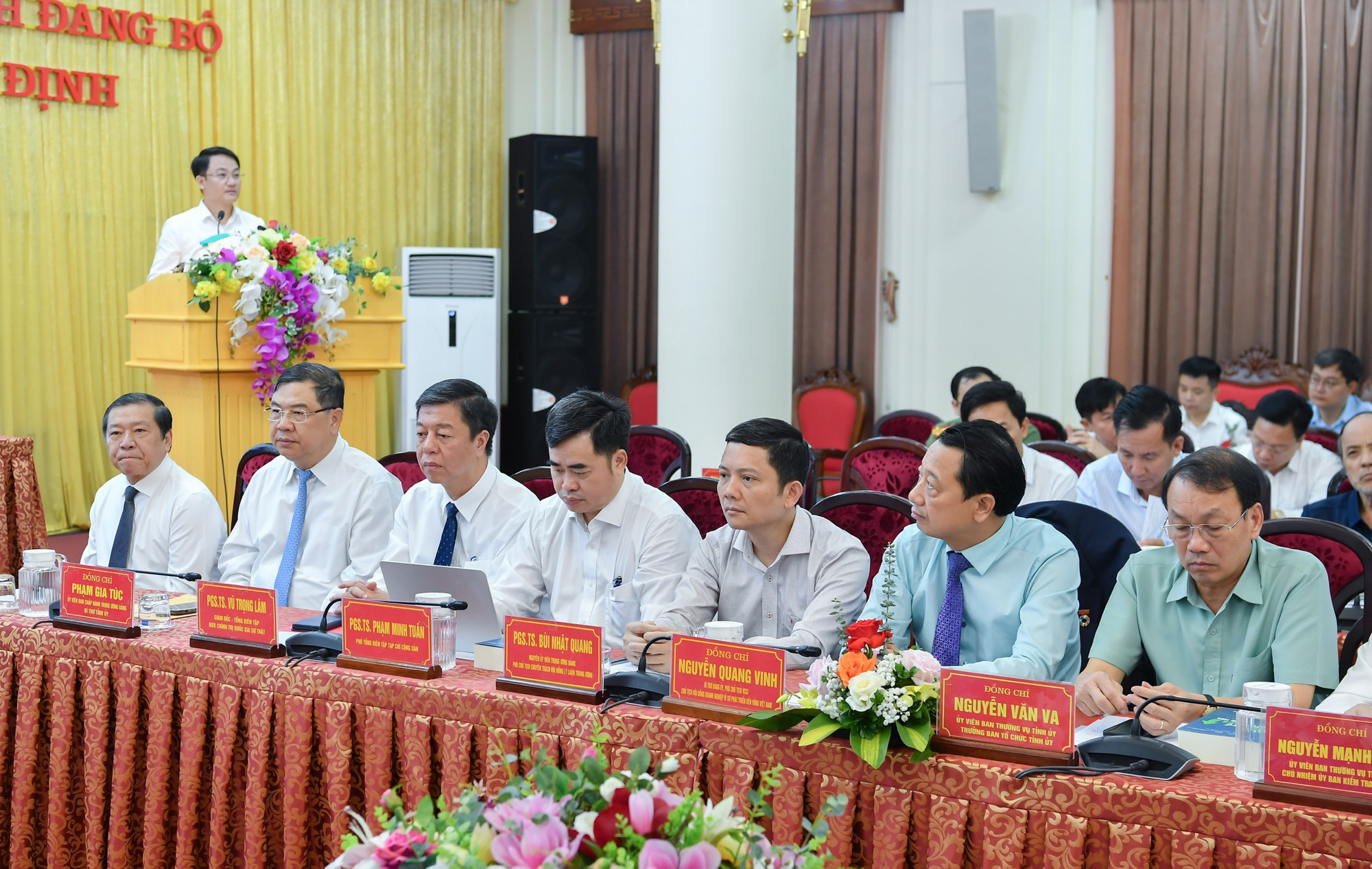 Các đại biểu tham dự hội thảo.