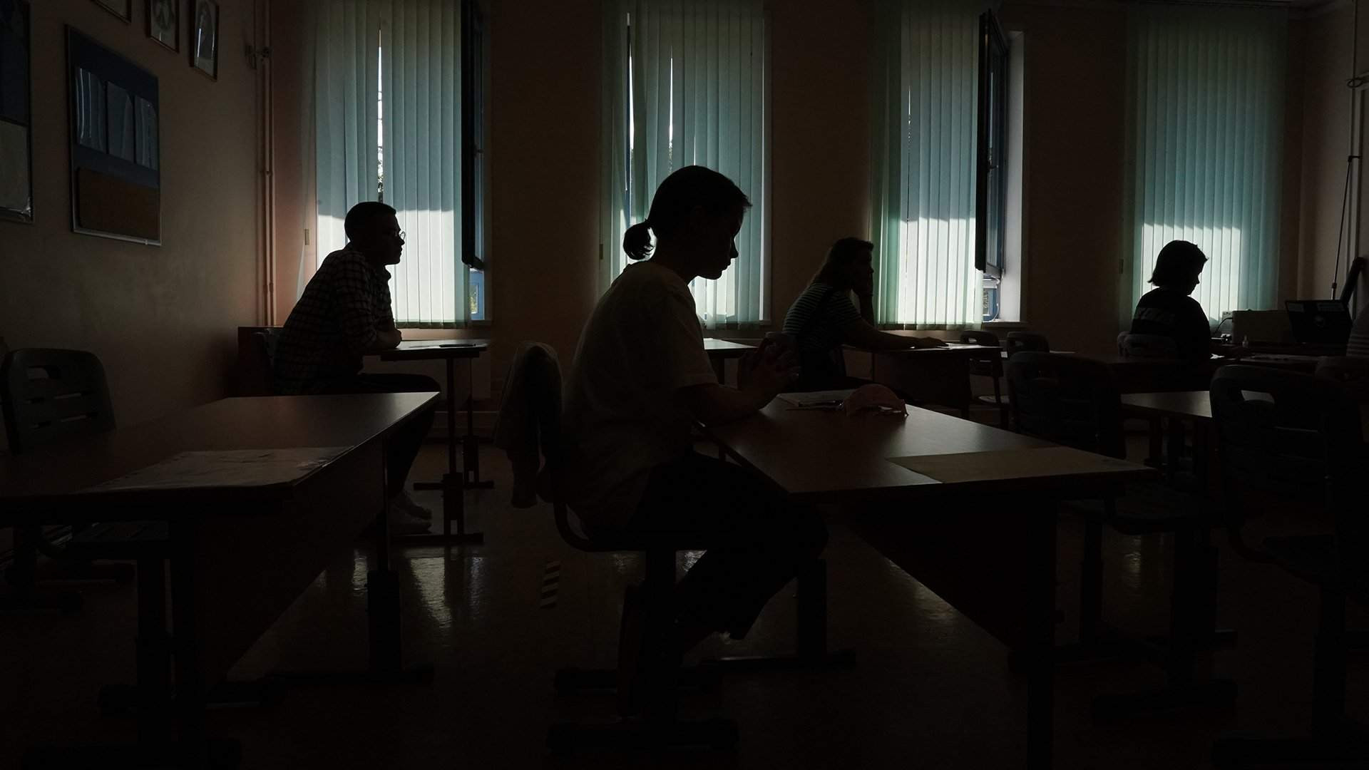 Vai trò của gia đình và nhà trường rất quan trọng trong việc bảo vệ trẻ em trước ma túy. Vai trò của gia đình và nhà trường rất quan trọng trong việc bảo vệ trẻ em trước ma túy.