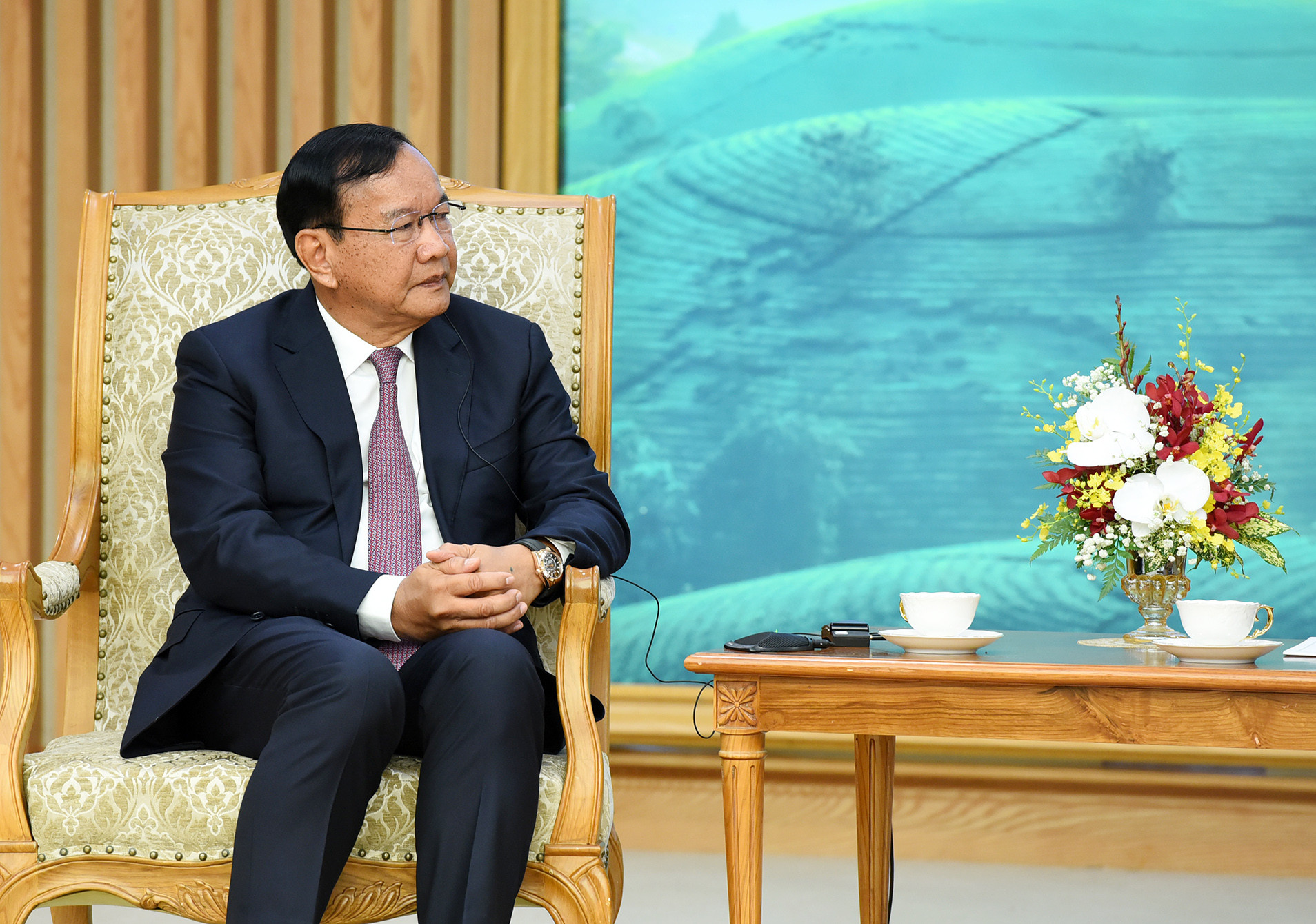 Trưởng Ban Đối ngoại Trung ương Đảng Nhân dân Campuchia Prak Sokhonn phát biểu tại buổi tiếp.