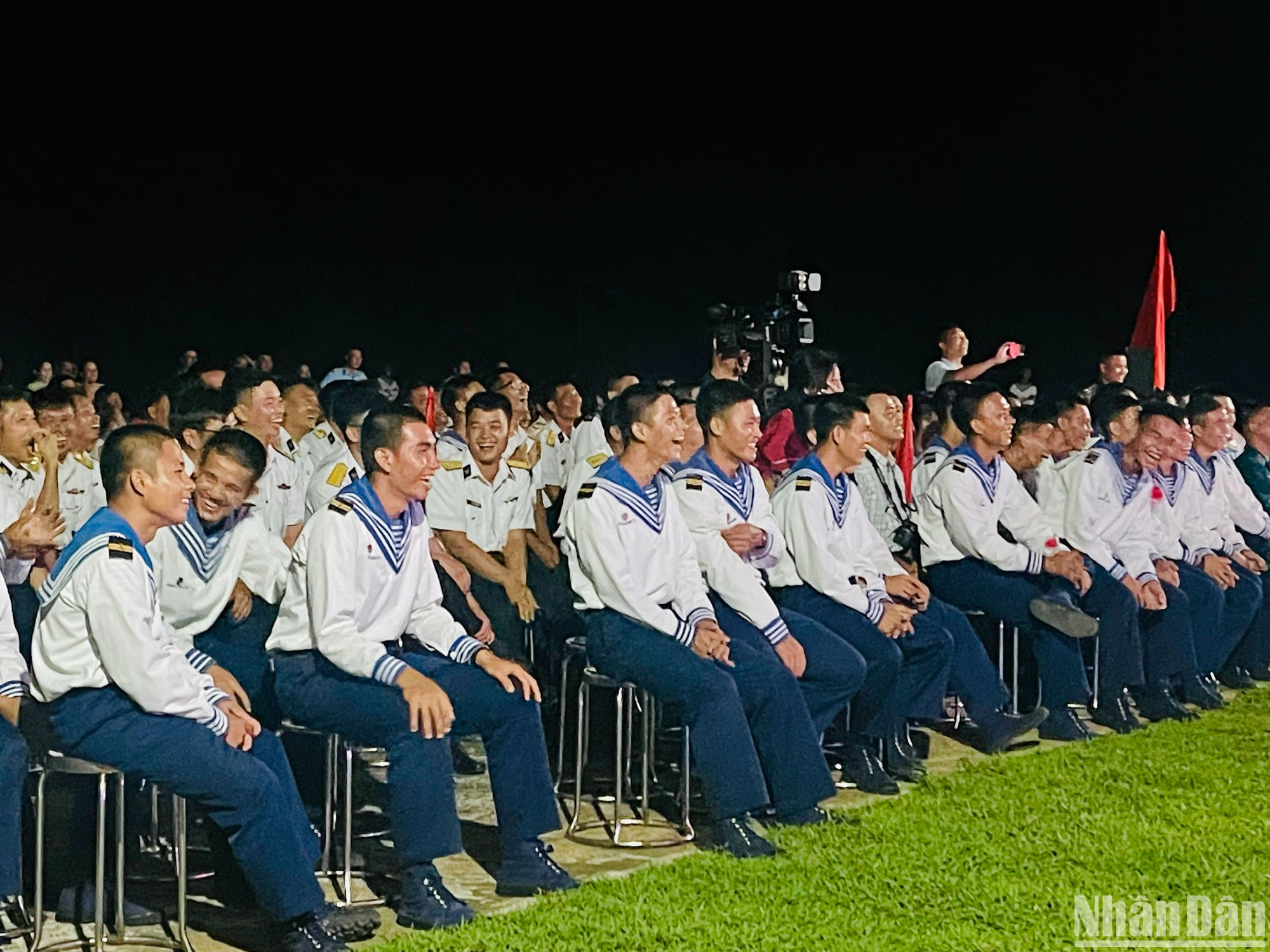 Nụ cười các chiến sĩ trẻ.