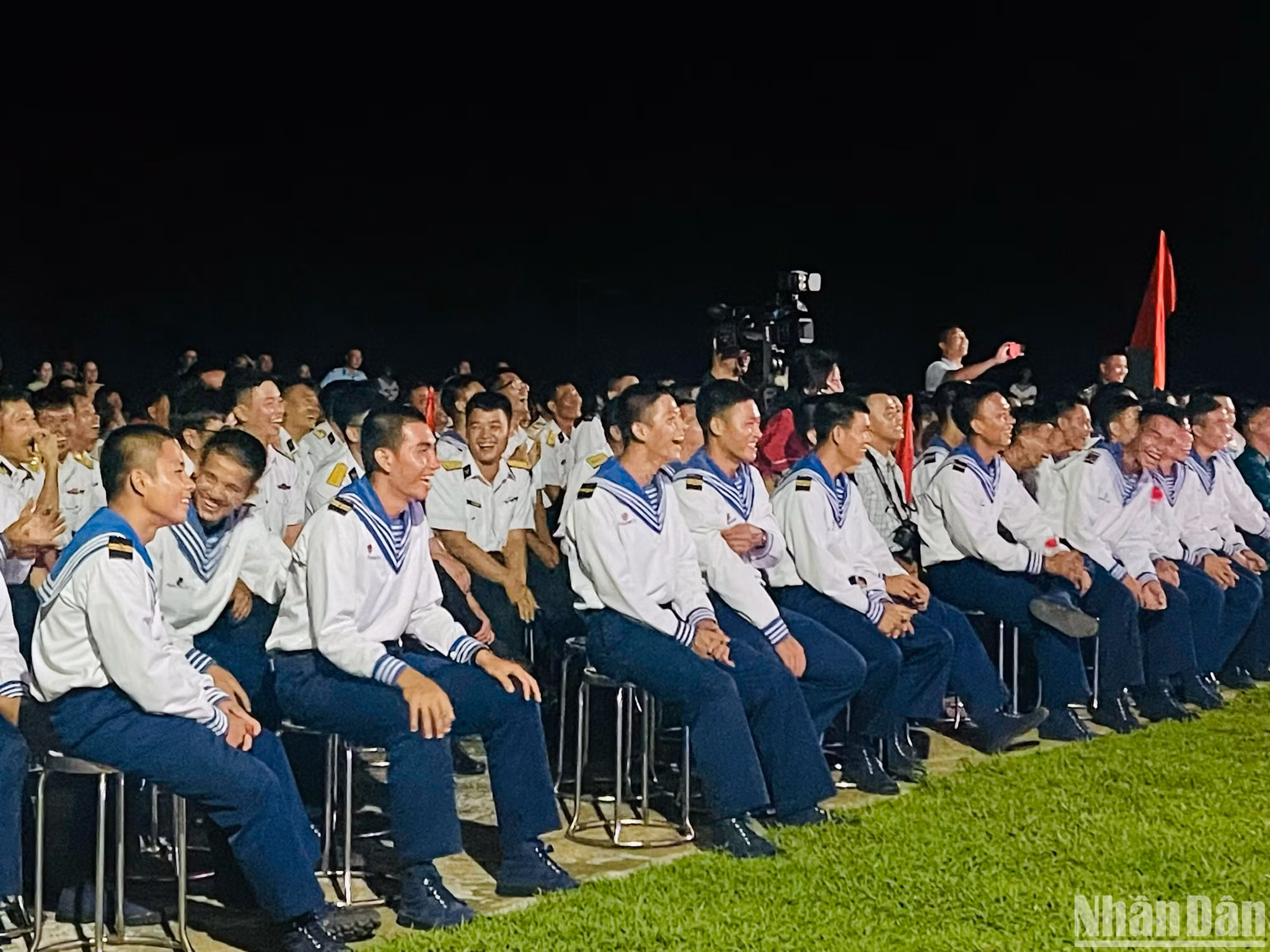 Nụ cười các chiến sĩ trẻ.