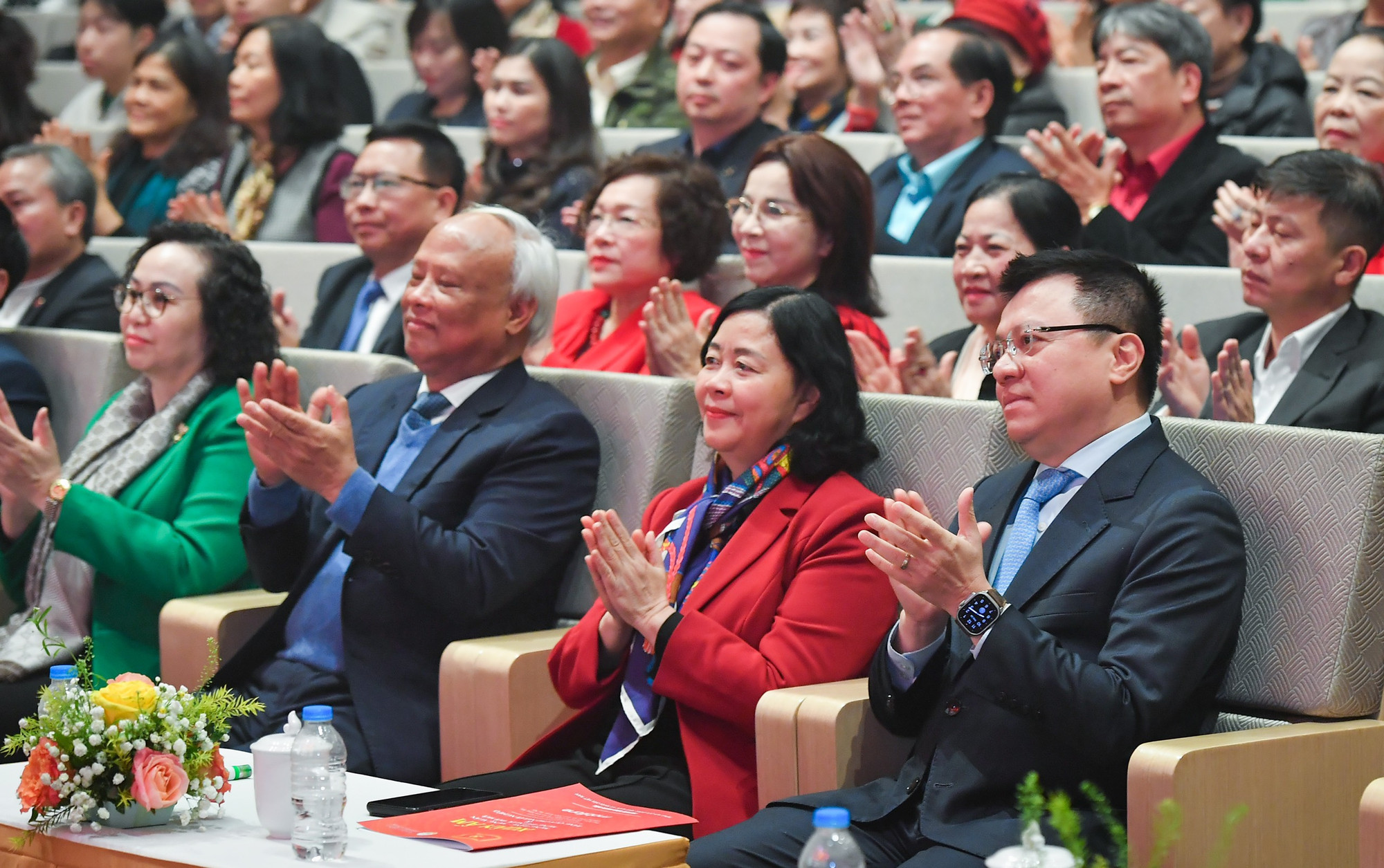 Các đại biểu dự đêm nhạc "Xuân ấm: San sẻ yêu thương"