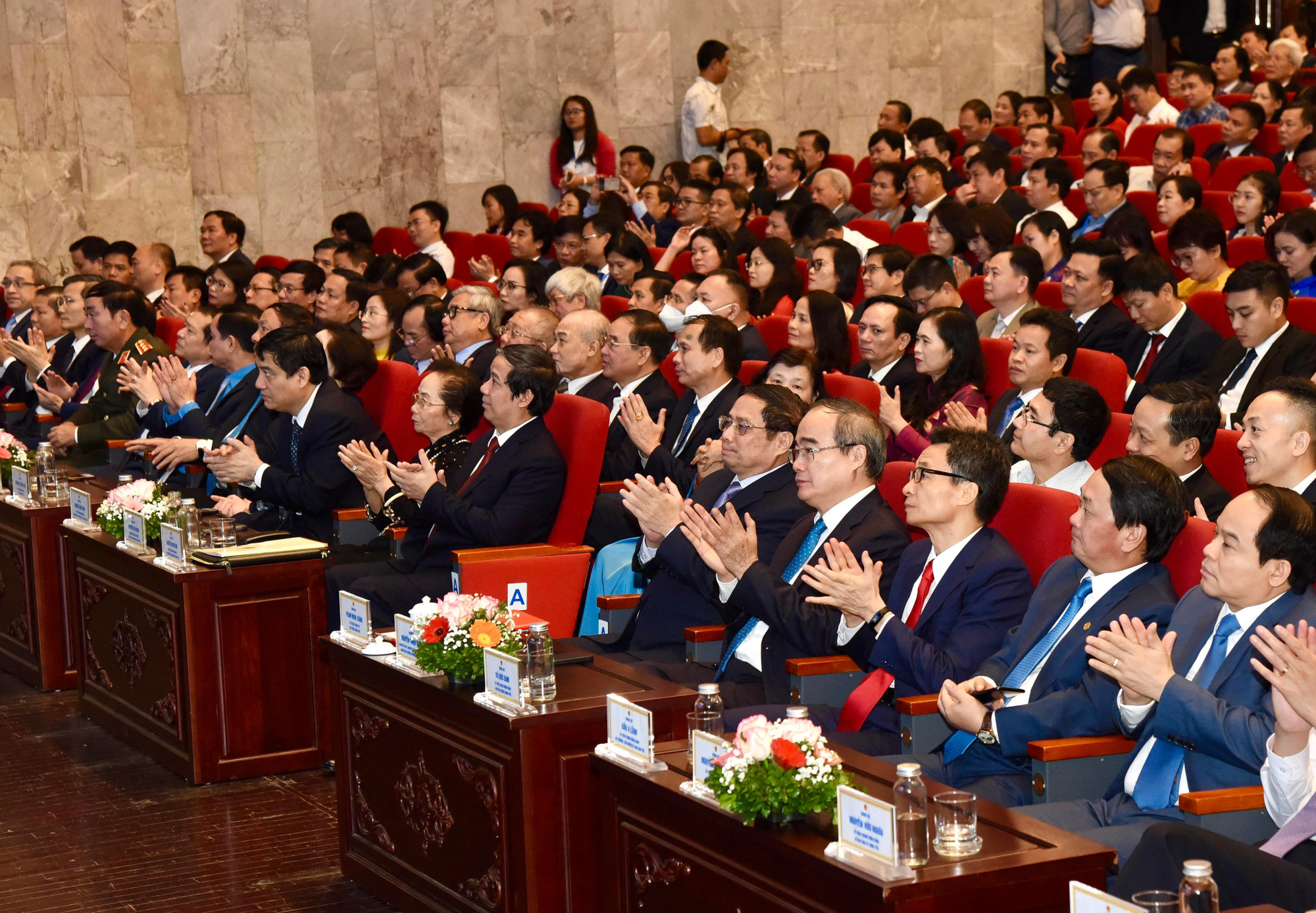 Thủ tướng Phạm Minh Chính và các đại biểu dự Lễ kỷ niệm 40 năm Ngày Nhà giáo Việt Nam.