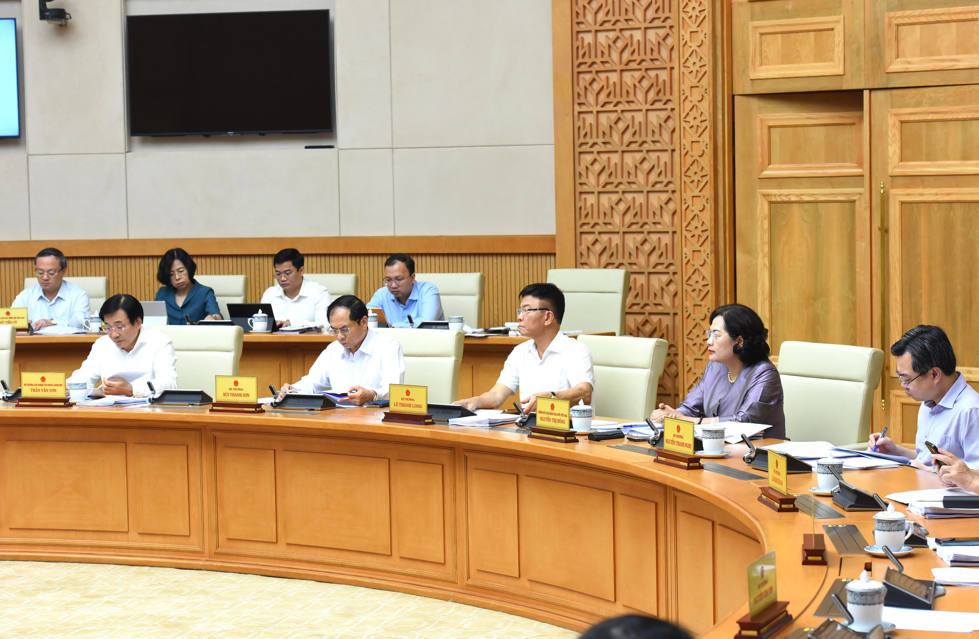 Đại diện lãnh đạo các bộ; ban, ngành của Chính phủ tham dự phiên họp.