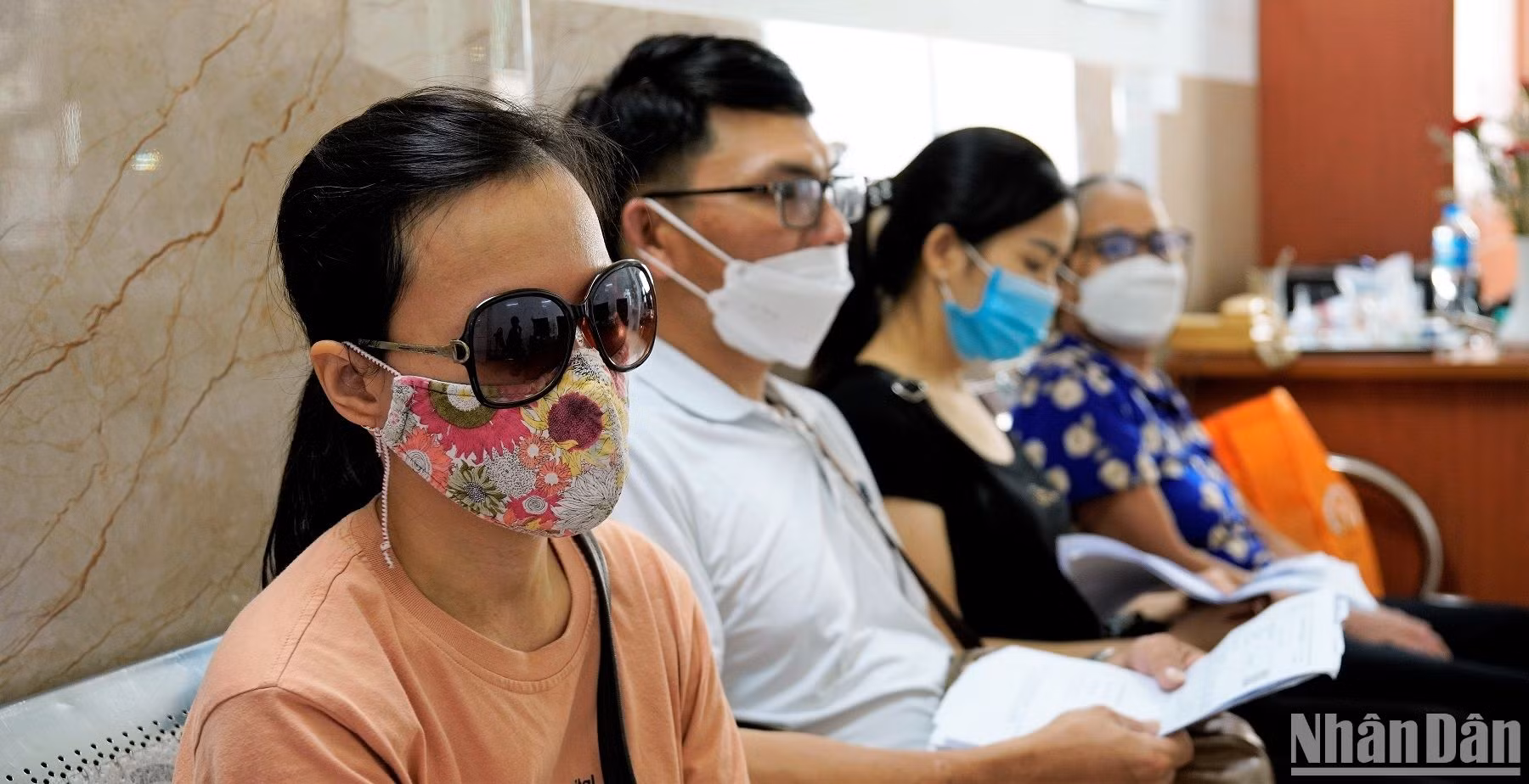 Số ca người lớn và trẻ em khám đau mắt đỏ gia tăng.