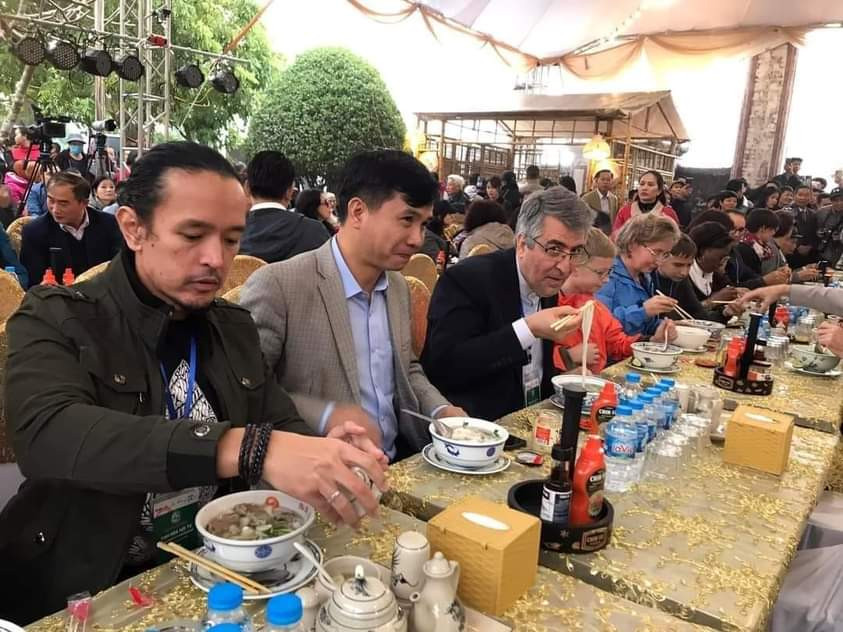 Làng phở Vân Cù giới thiệu với du khách về nét ẩm thực đặc sắc.