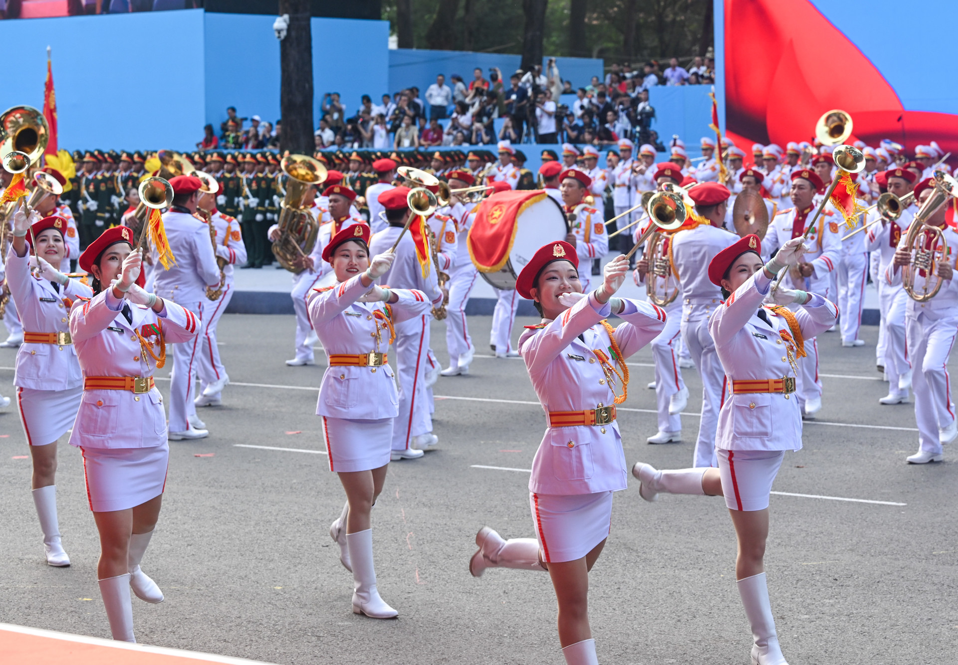 Lễ Kỷ niệm 50 năm Ngày Giải phóng miền nam, thống nhất đất nước ảnh 39 Lễ Kỷ niệm 50 năm Ngày Giải phóng miền nam, thống nhất đất nước ảnh 39