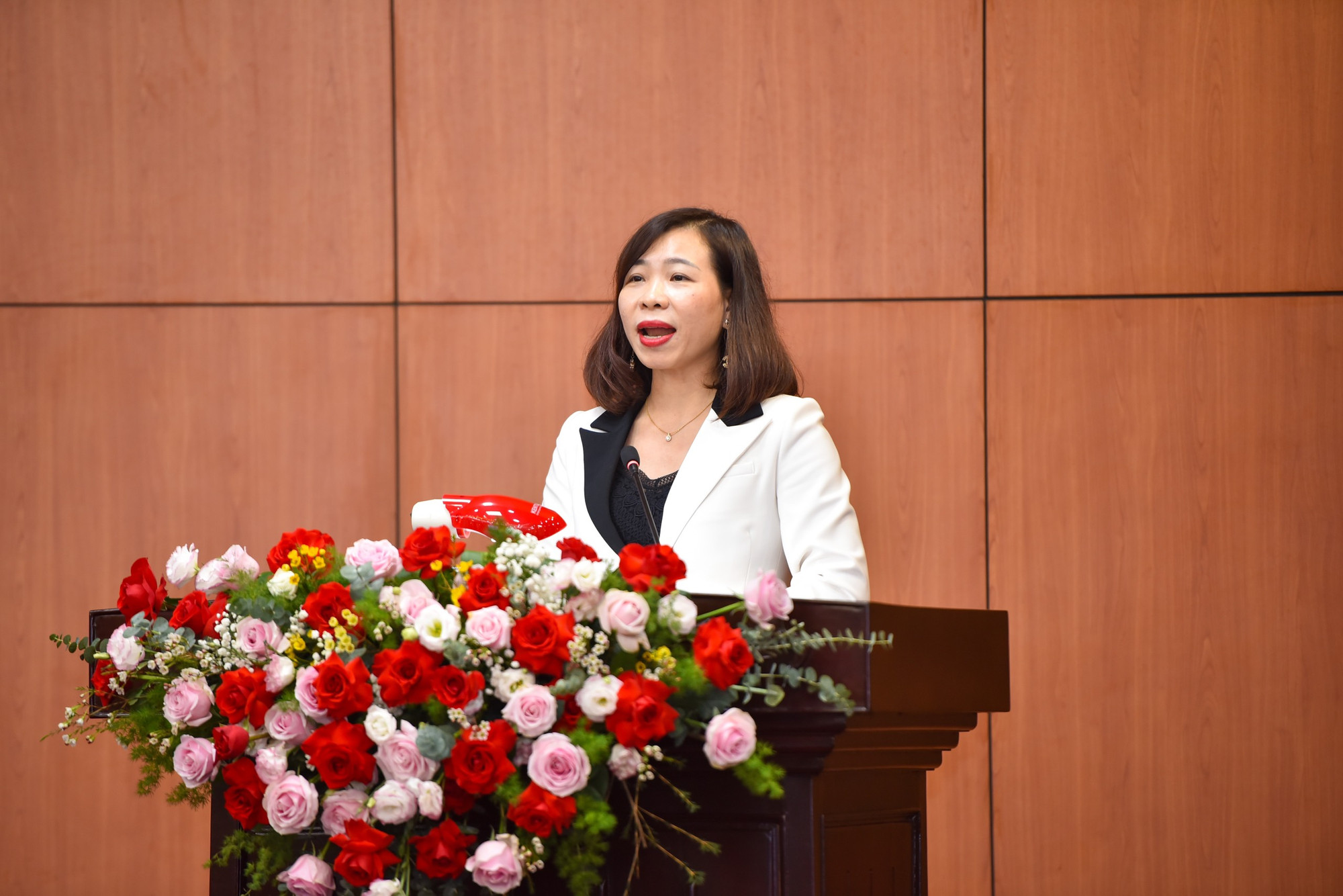 Phó Giáo sư, Tiến sĩ Nguyễn Thị Trường Giang, Phó Giám đốc Học viện Báo chí và Tuyên truyền.