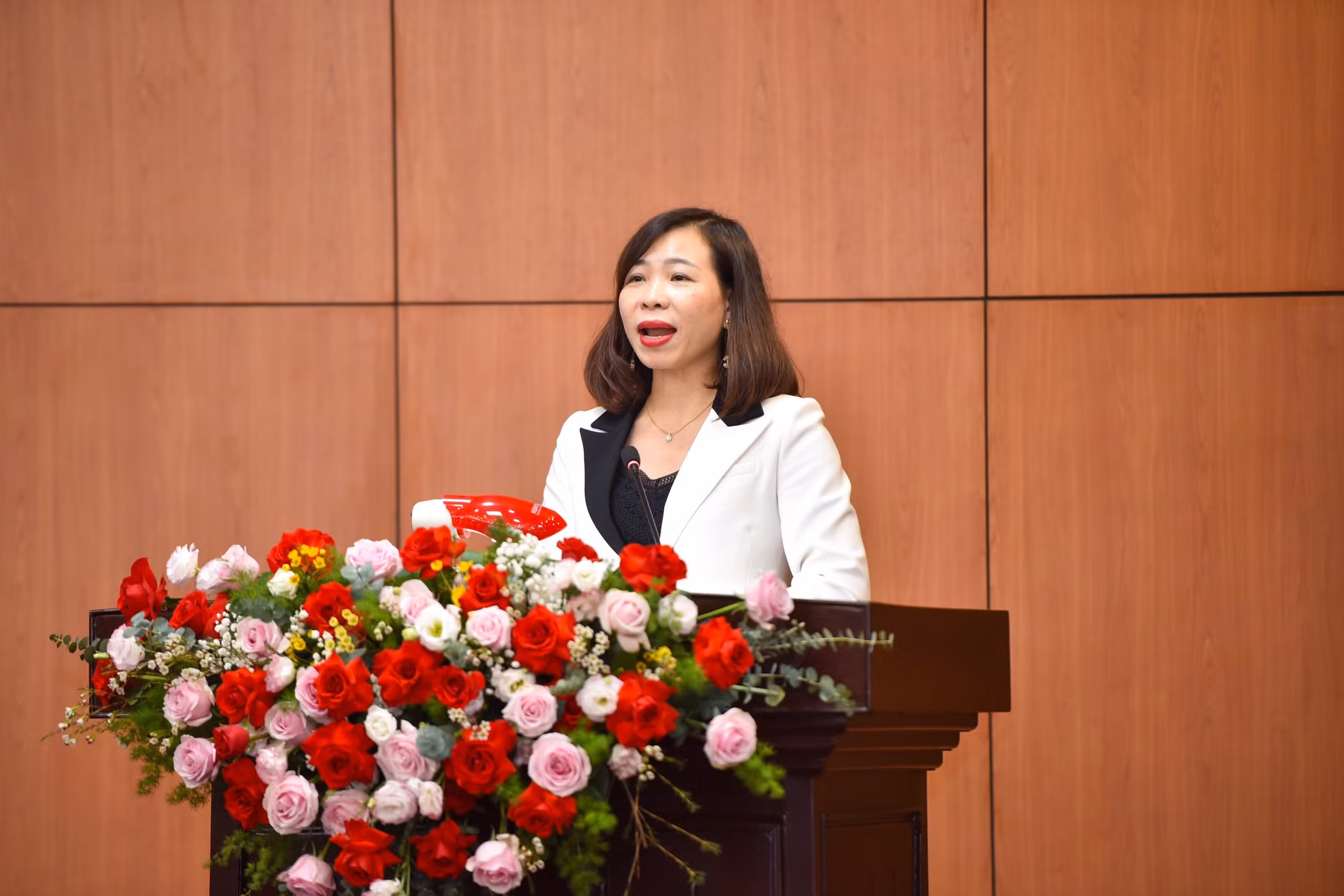 Phó Giáo sư, Tiến sĩ Nguyễn Thị Trường Giang, Phó Giám đốc Học viện Báo chí và Tuyên truyền.