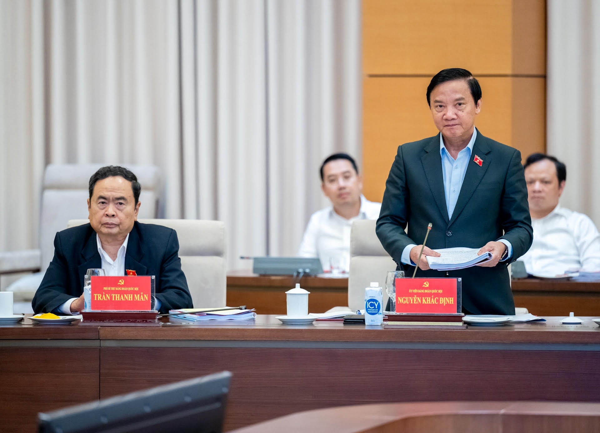 Phó Chủ tịch Quốc hội Nguyễn Khắc Định phát biểu tại buổi làm việc.